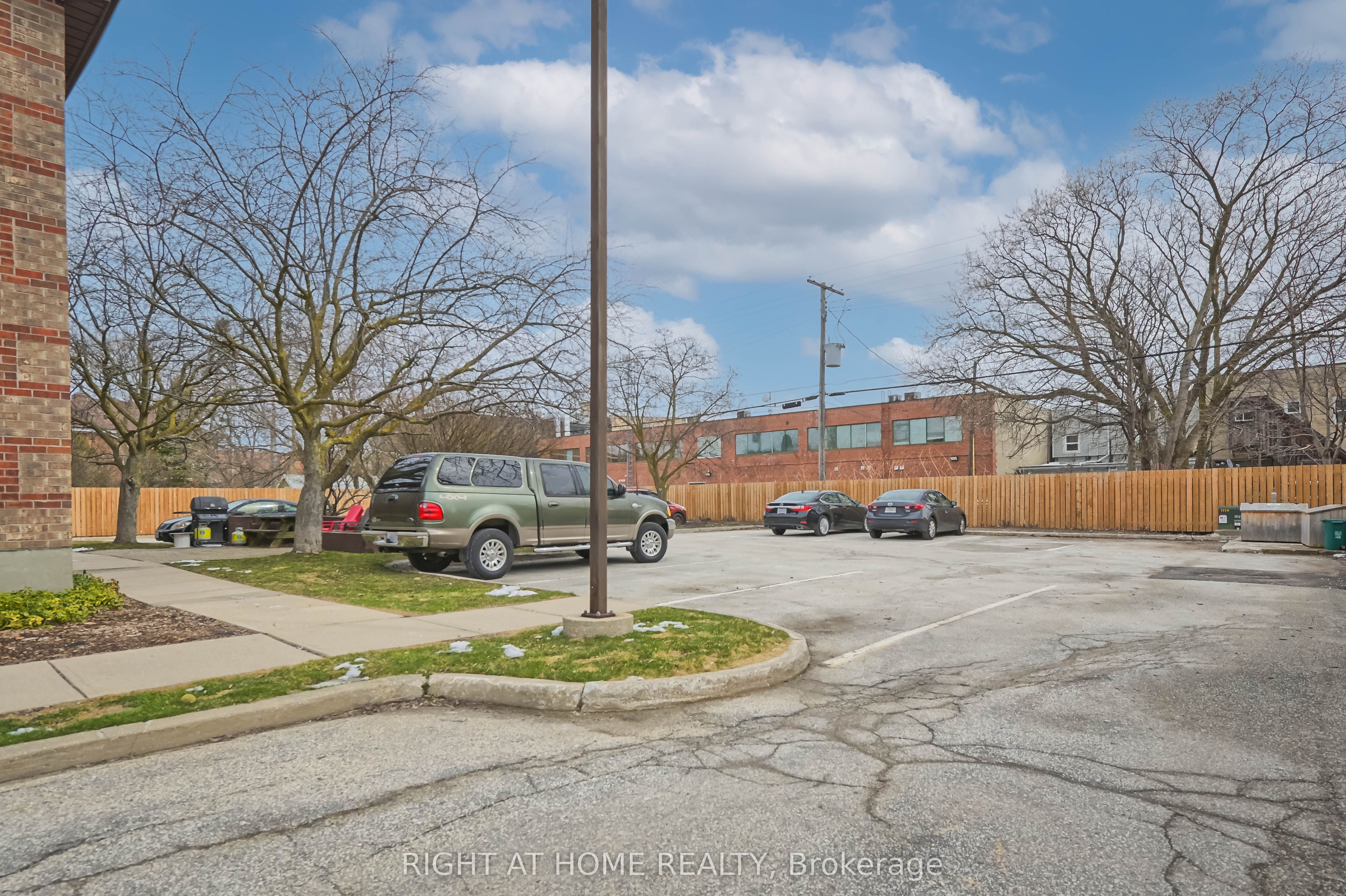 215 Pine Street 4 Property Photo 23