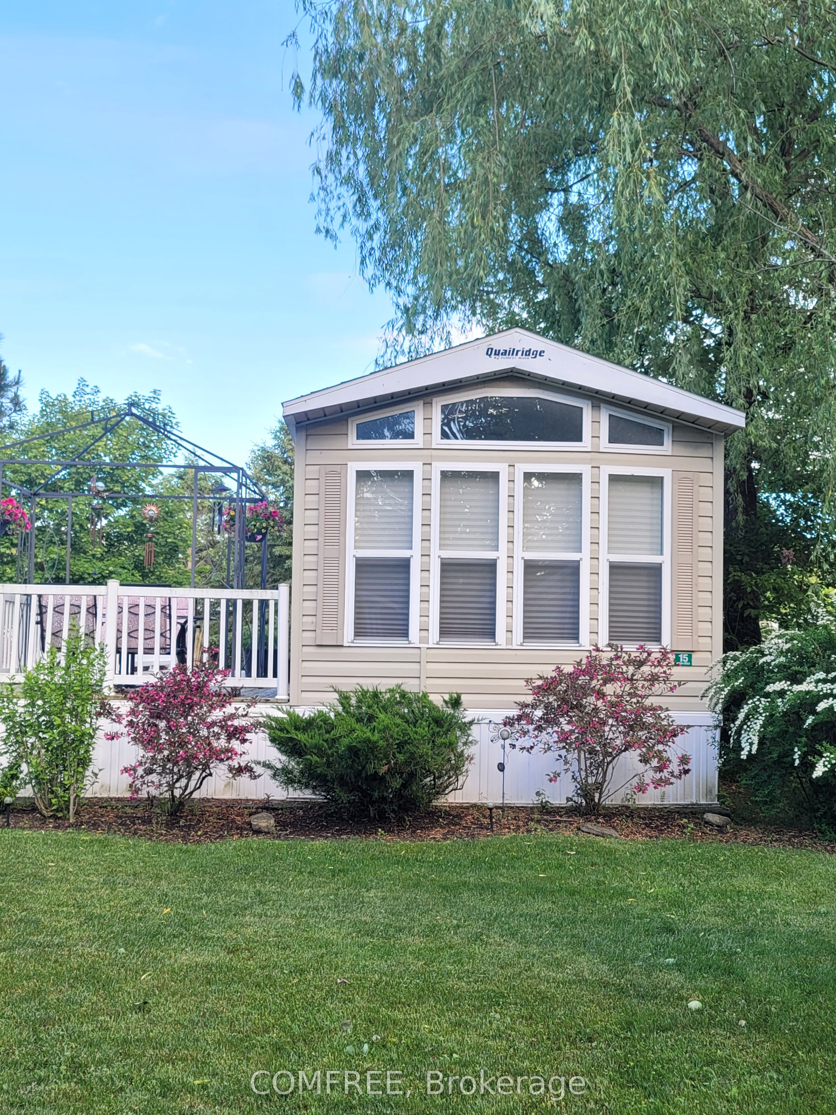 15 Huron Circle Property Photo 2