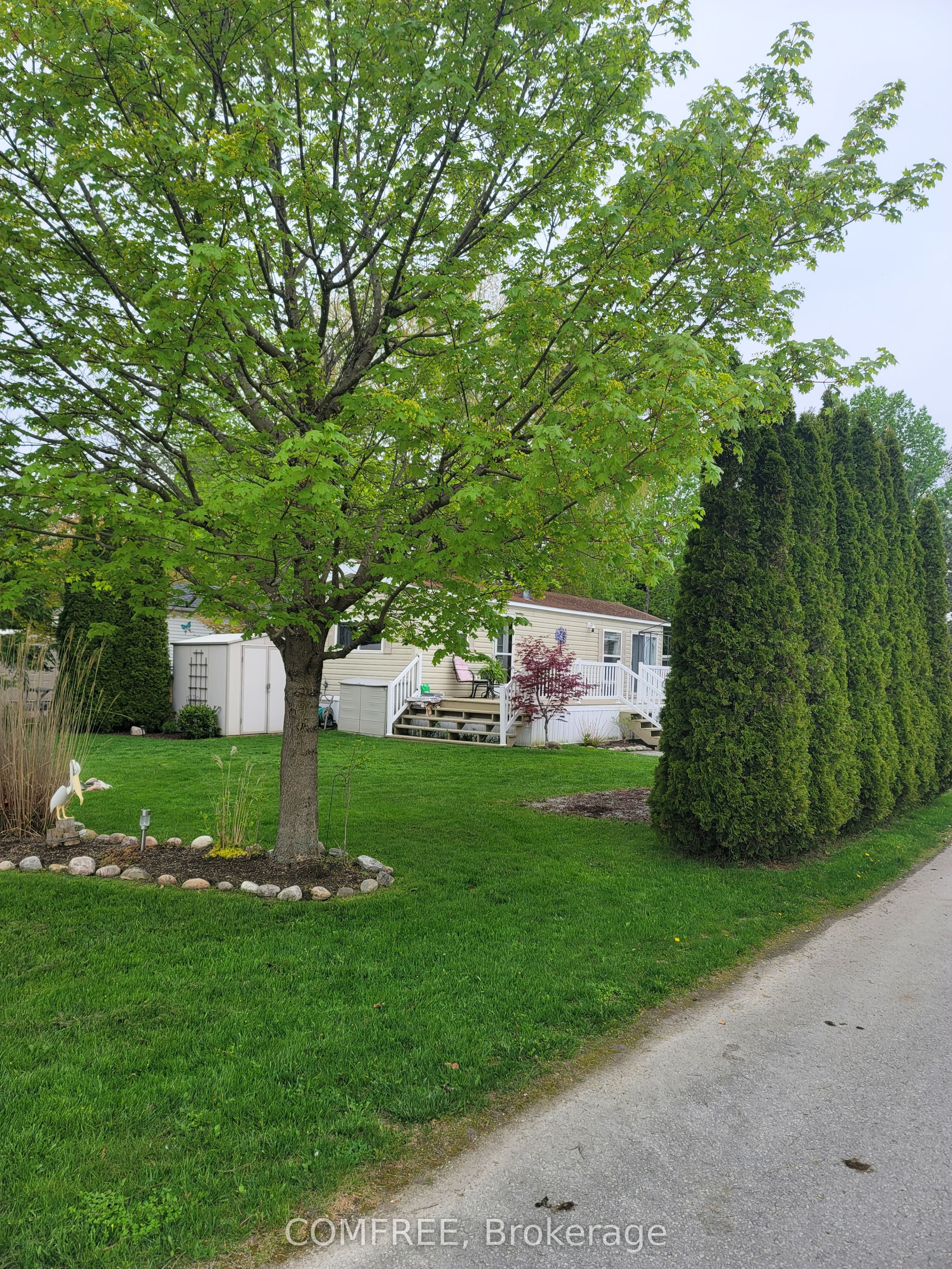 15 Huron Circle Property Photo 3
