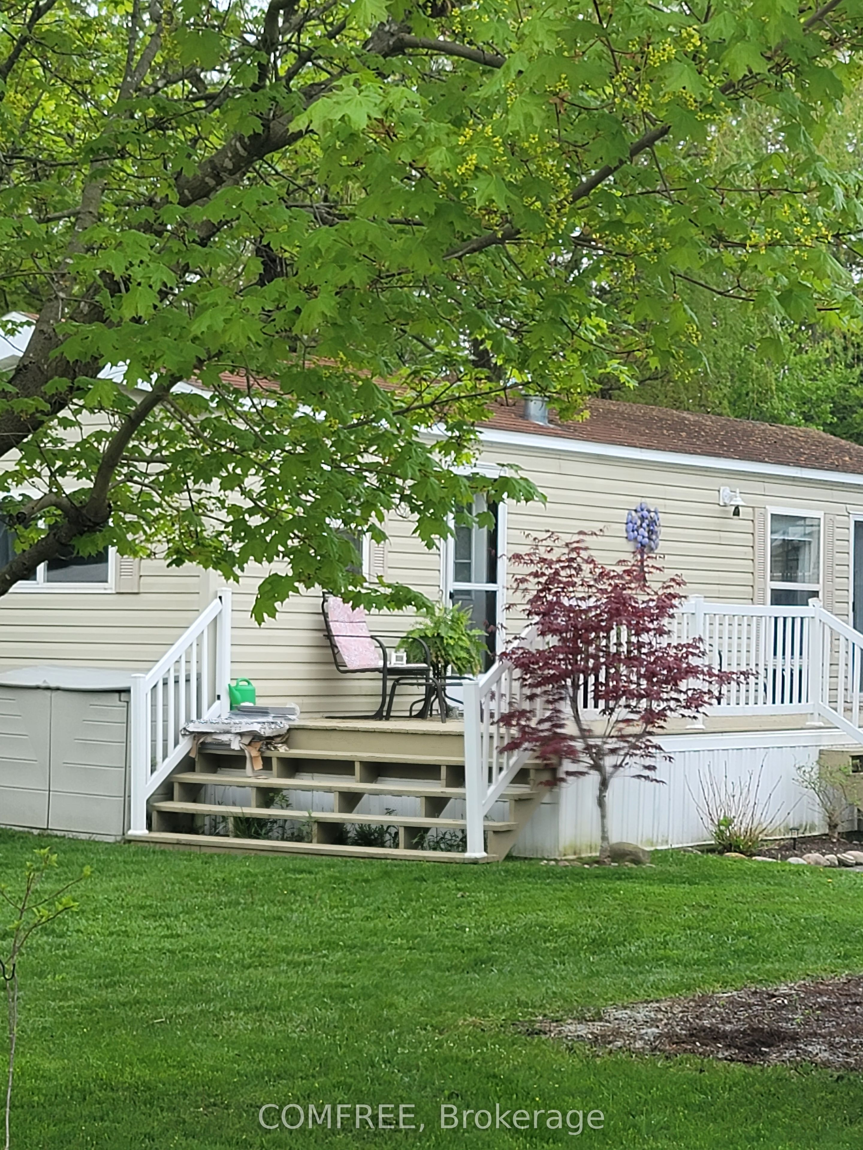 15 Huron Circle Property Photo 4