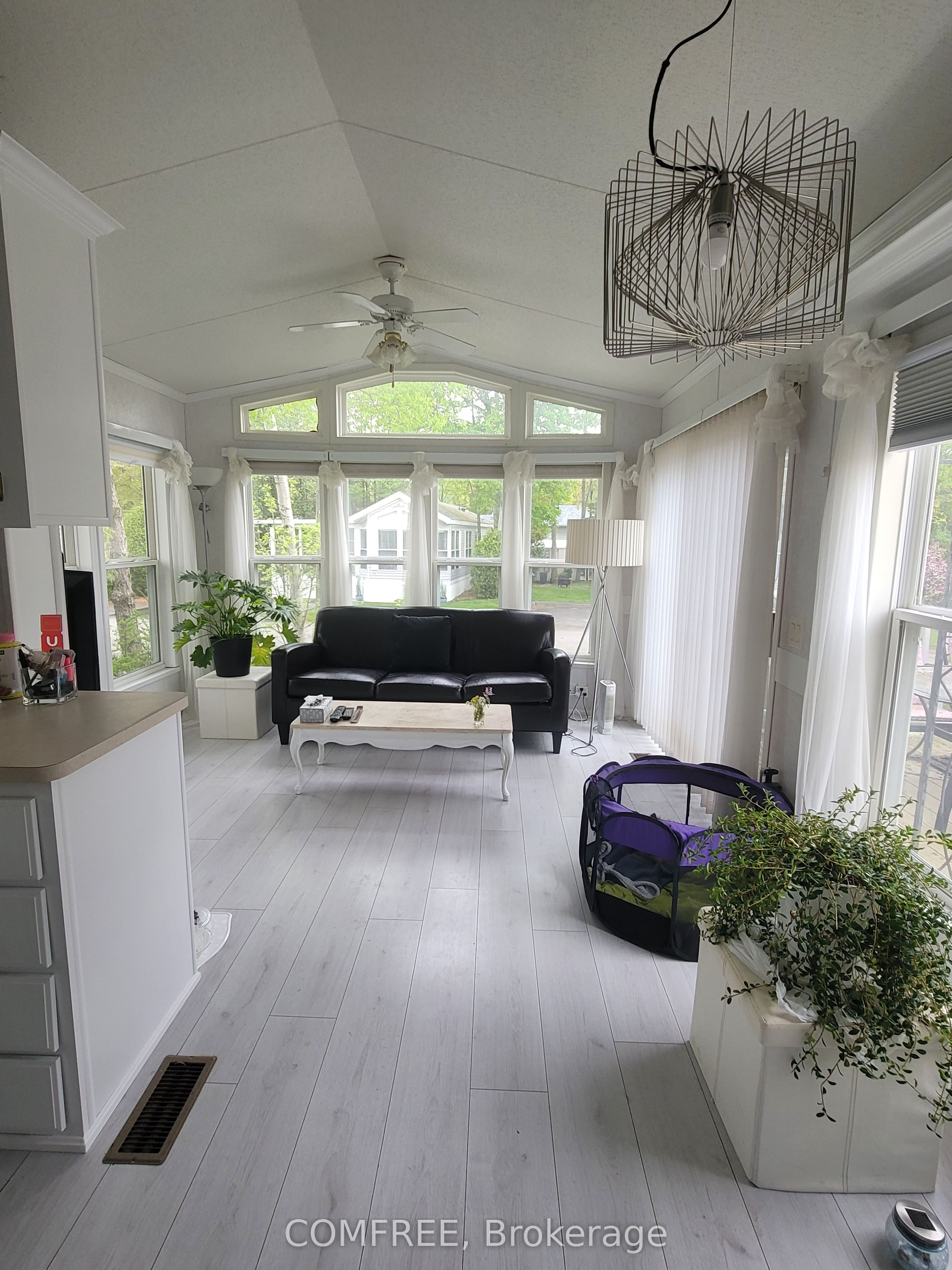 15 Huron Circle Property Photo 5