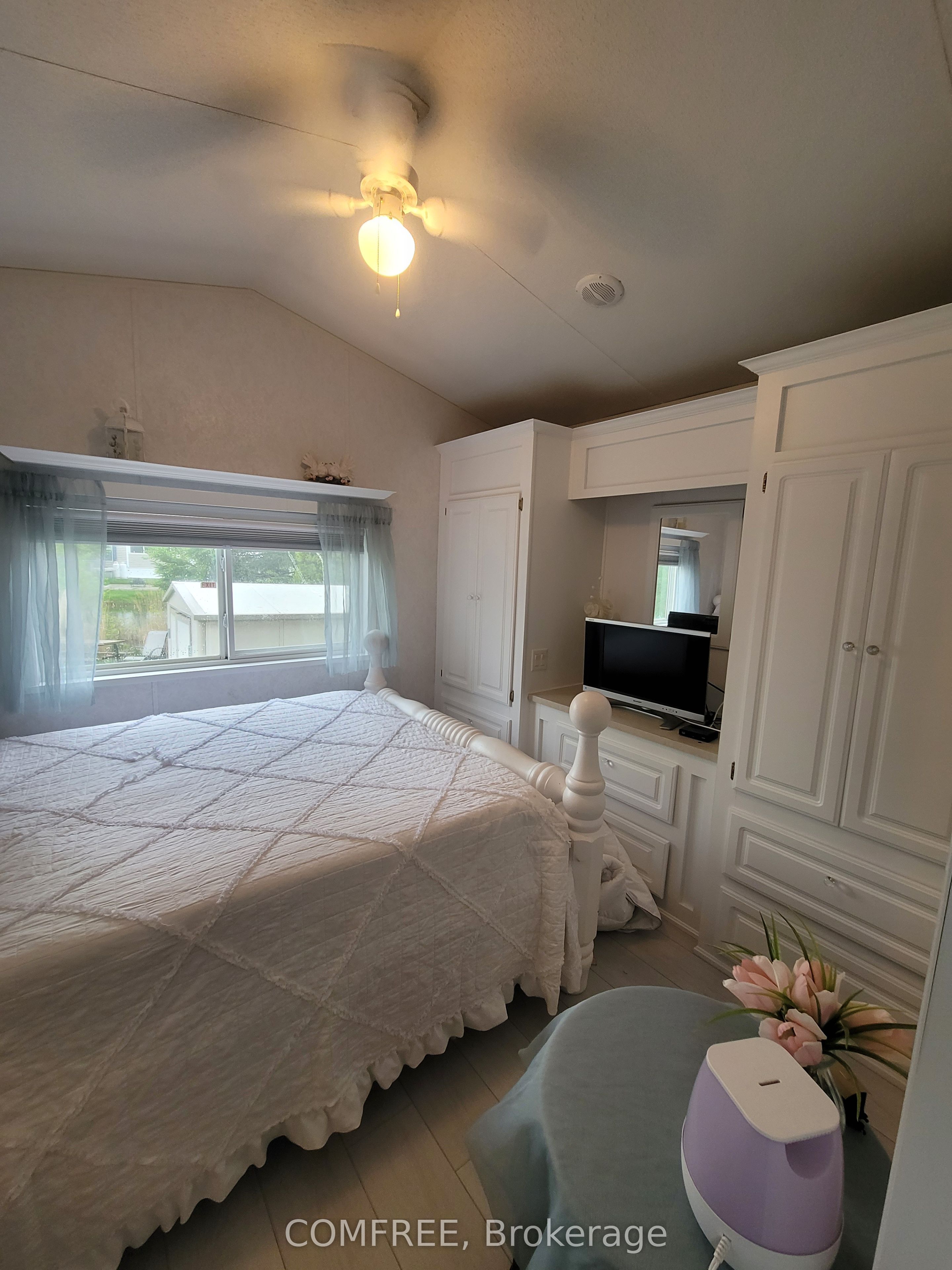 15 Huron Circle Property Photo 8