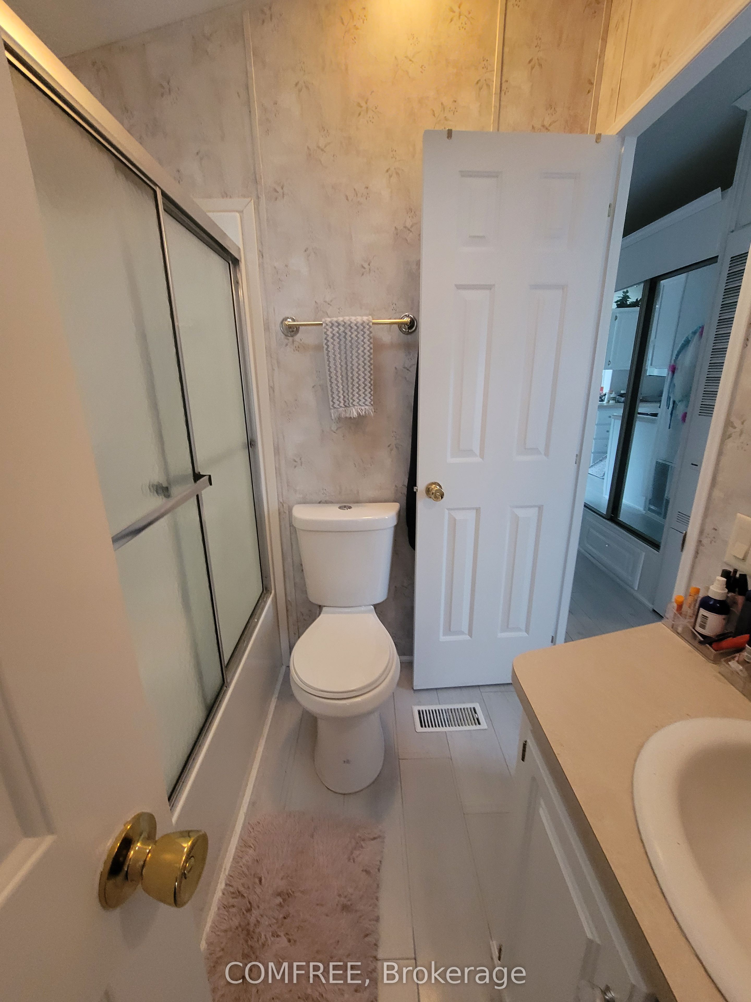 15 Huron Circle Property Photo 12