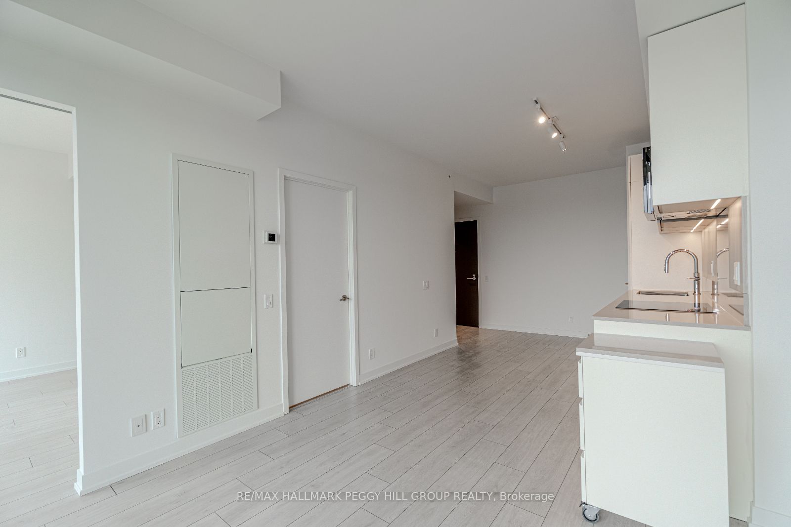 #1603 - 39 Mary Street Property Photo 3