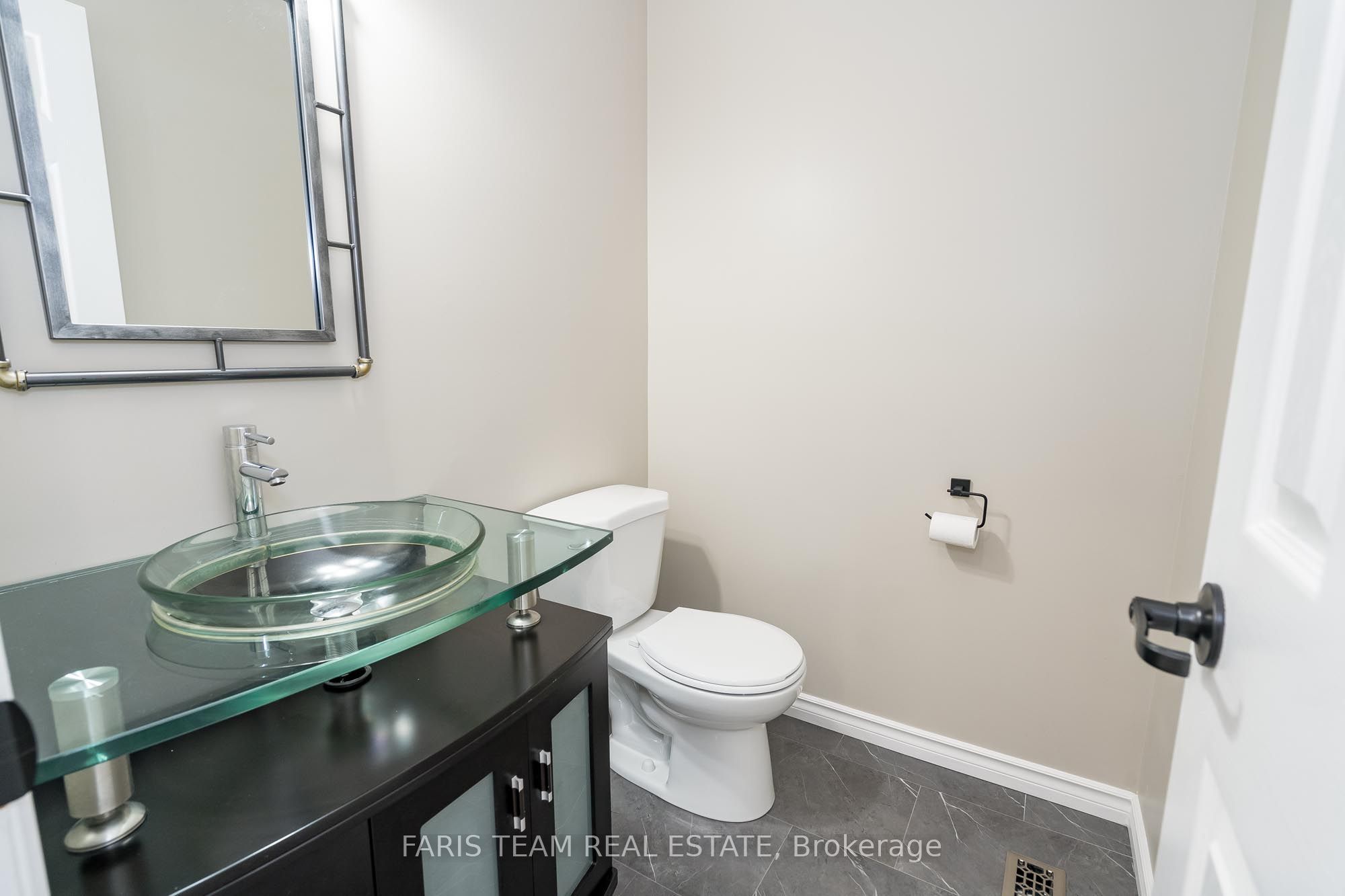 76 Marshall St Property Photo 8