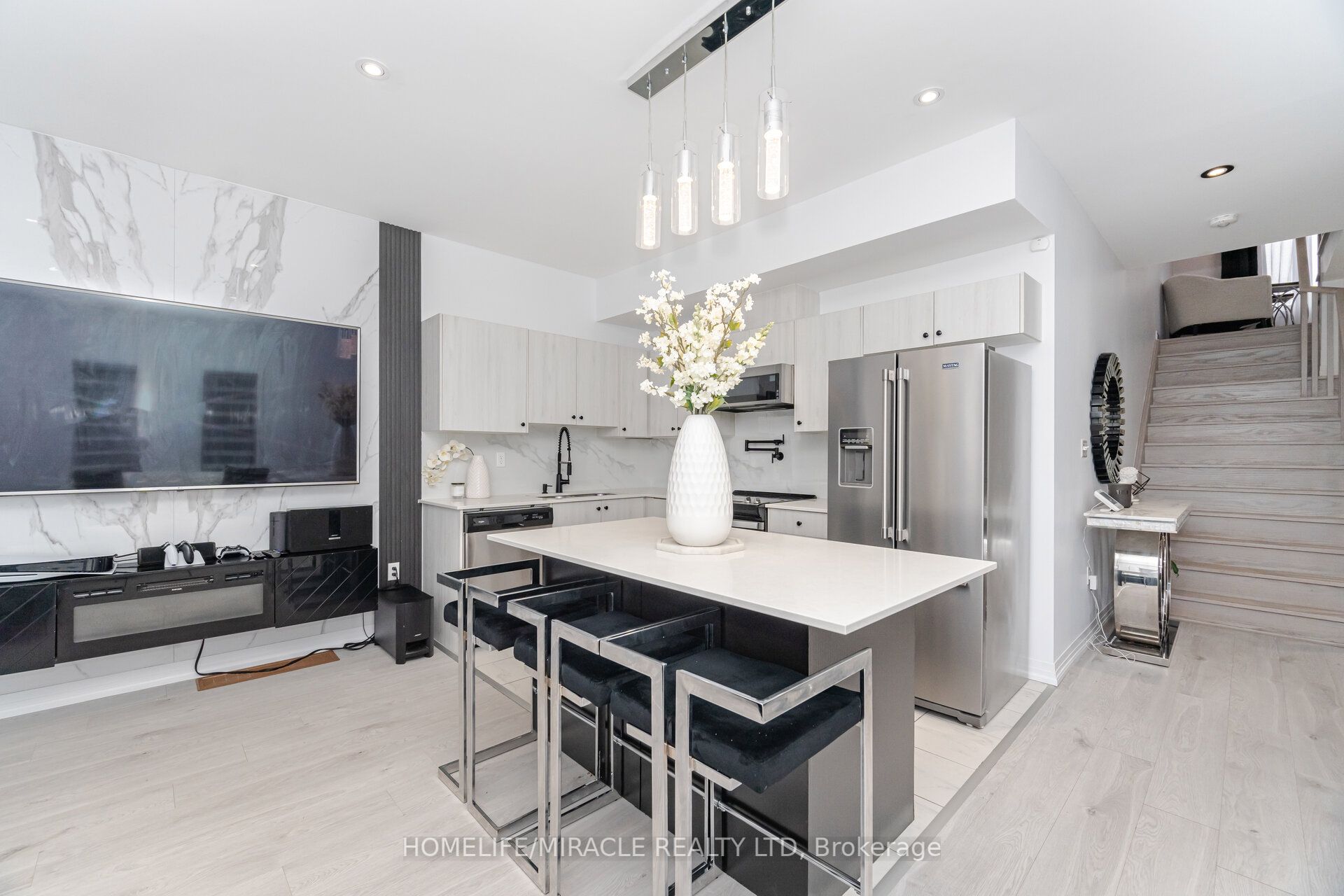 92 Fairlane Avenue Property Photo 10