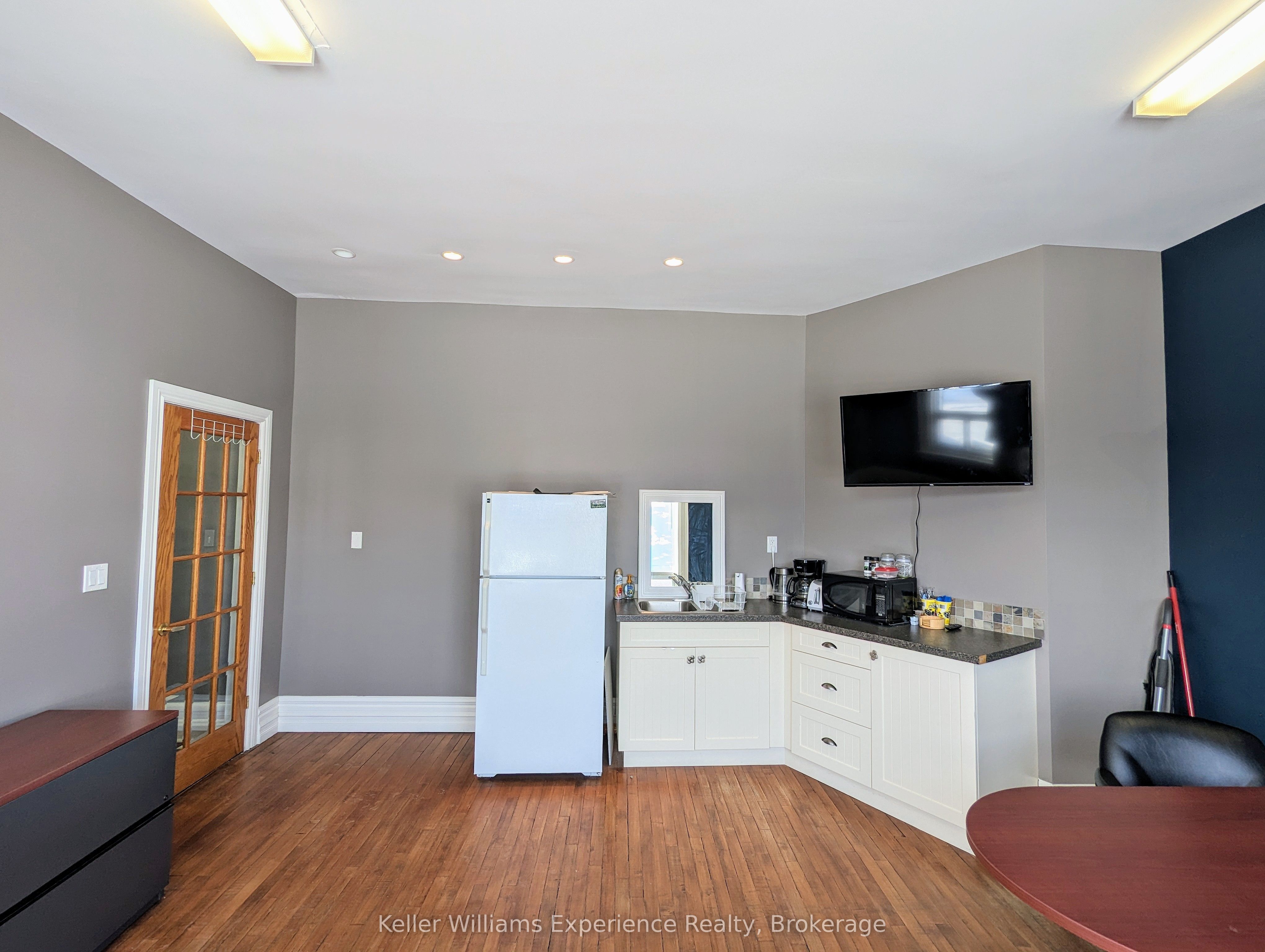 212 King St Property Photo 7