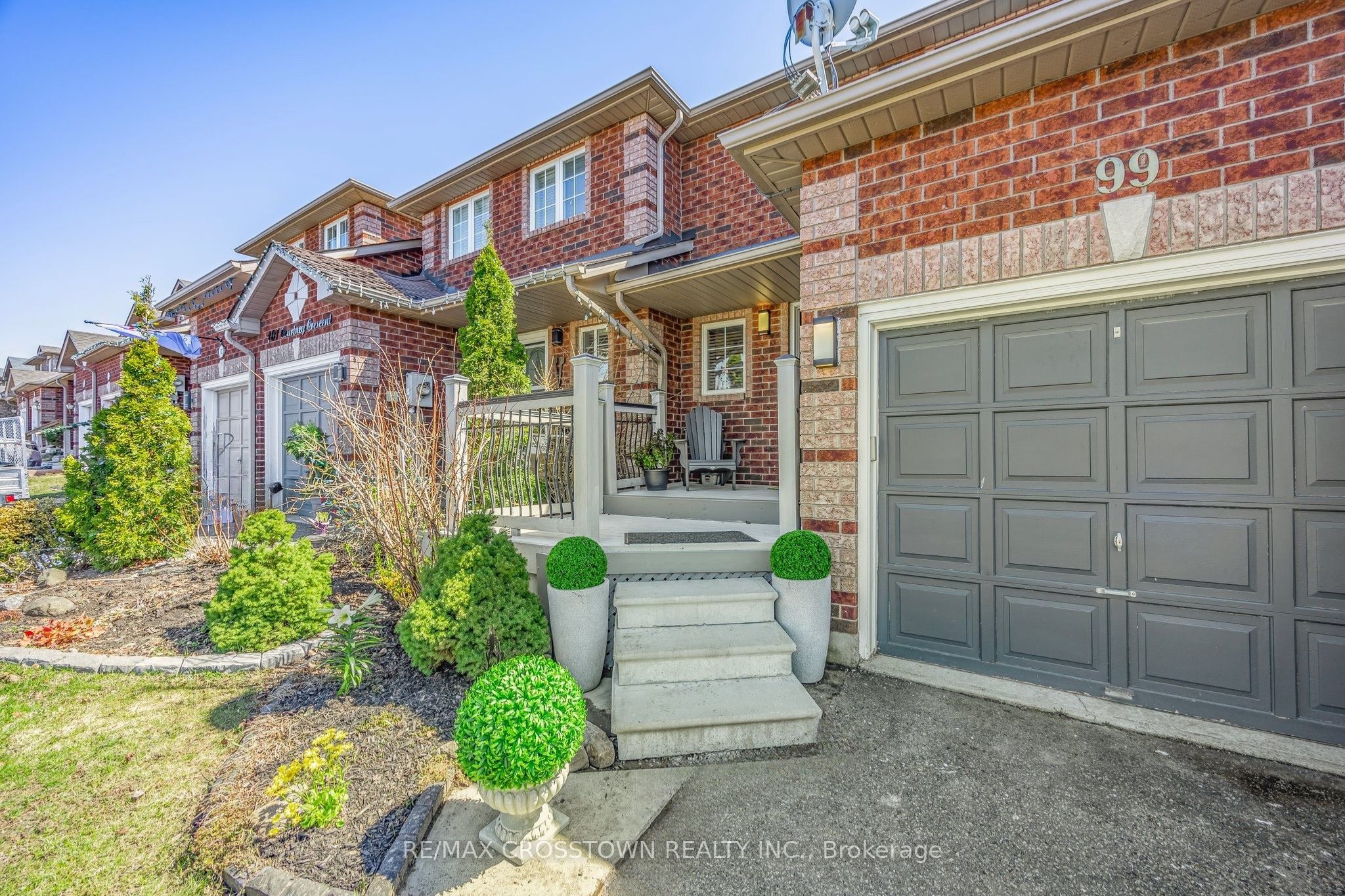 99 Courtney Crescent Property Photo