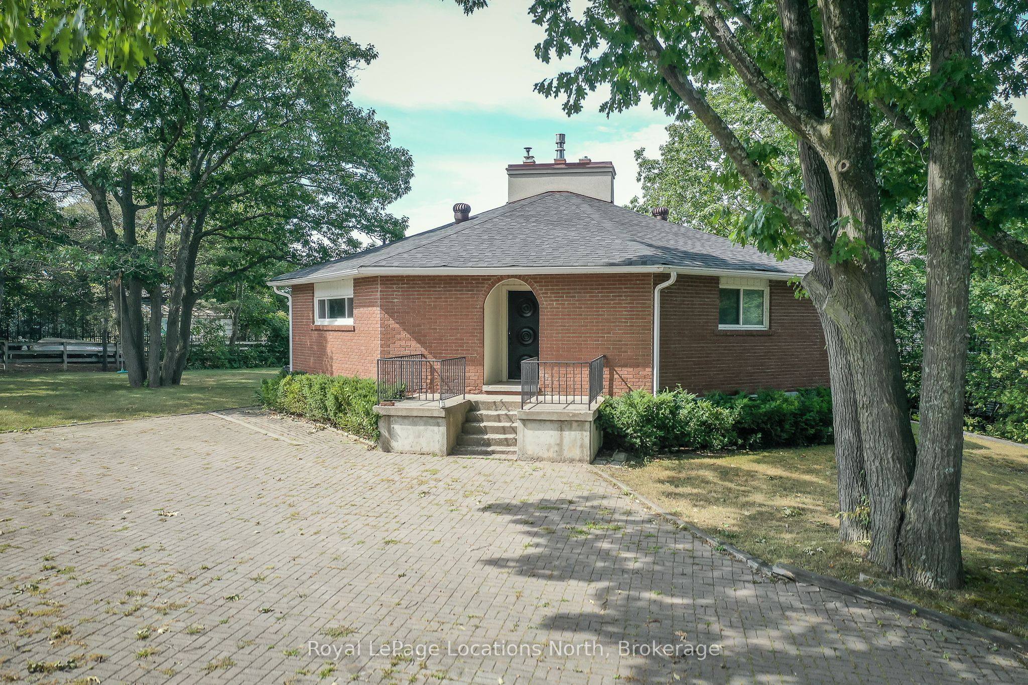 10 Sunset Court Property Photo