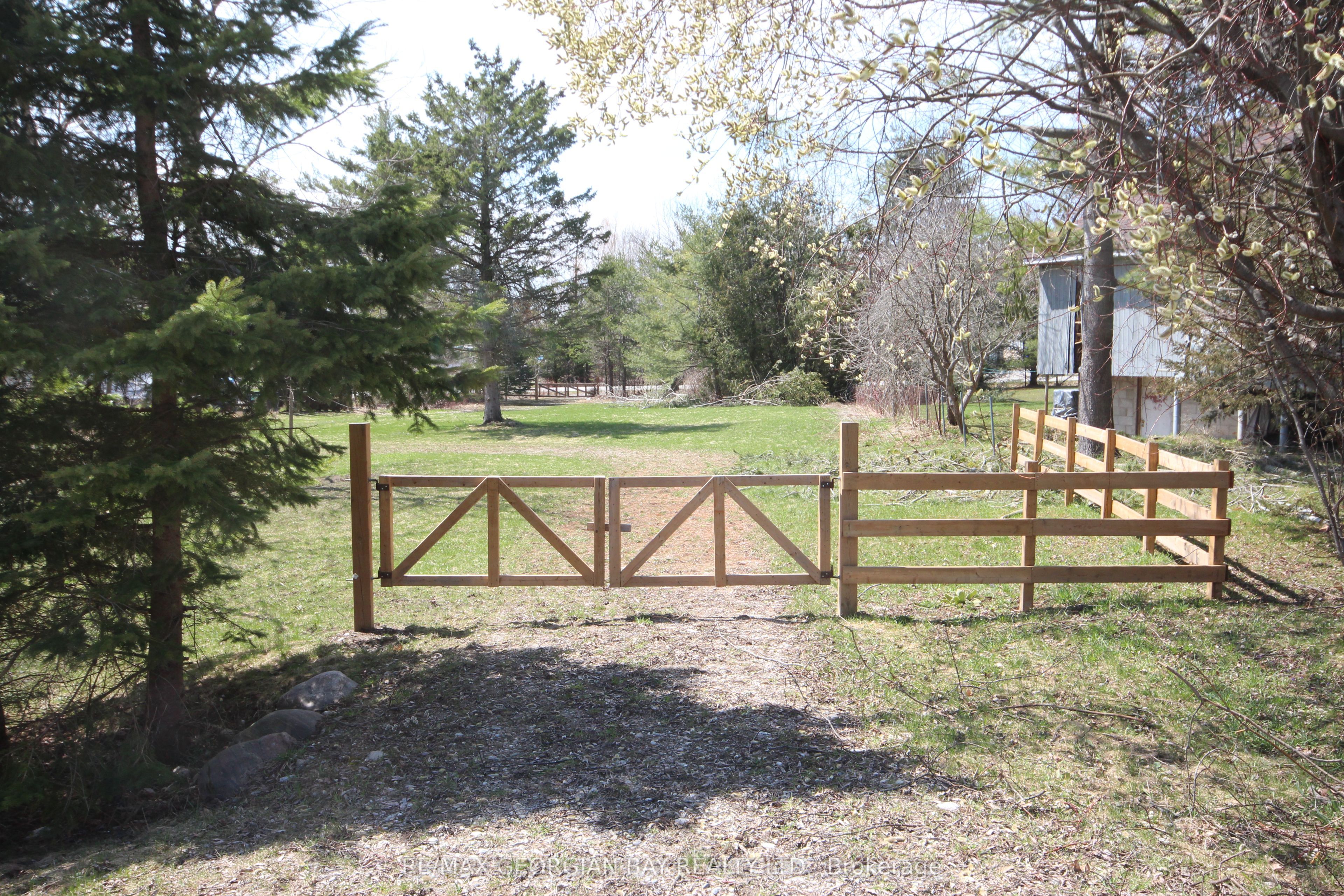 5766 Penetanguishene Highway Property Photo 1