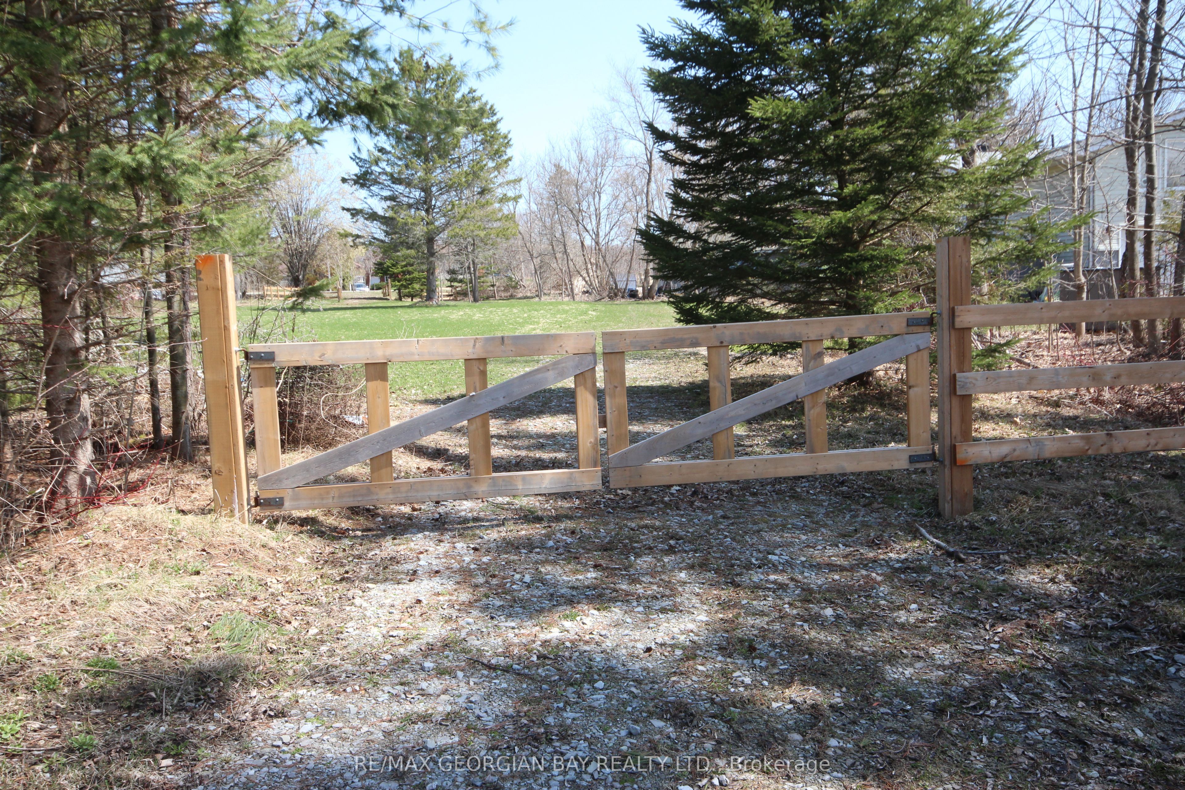 5766 Penetanguishene Highway Property Photo 2