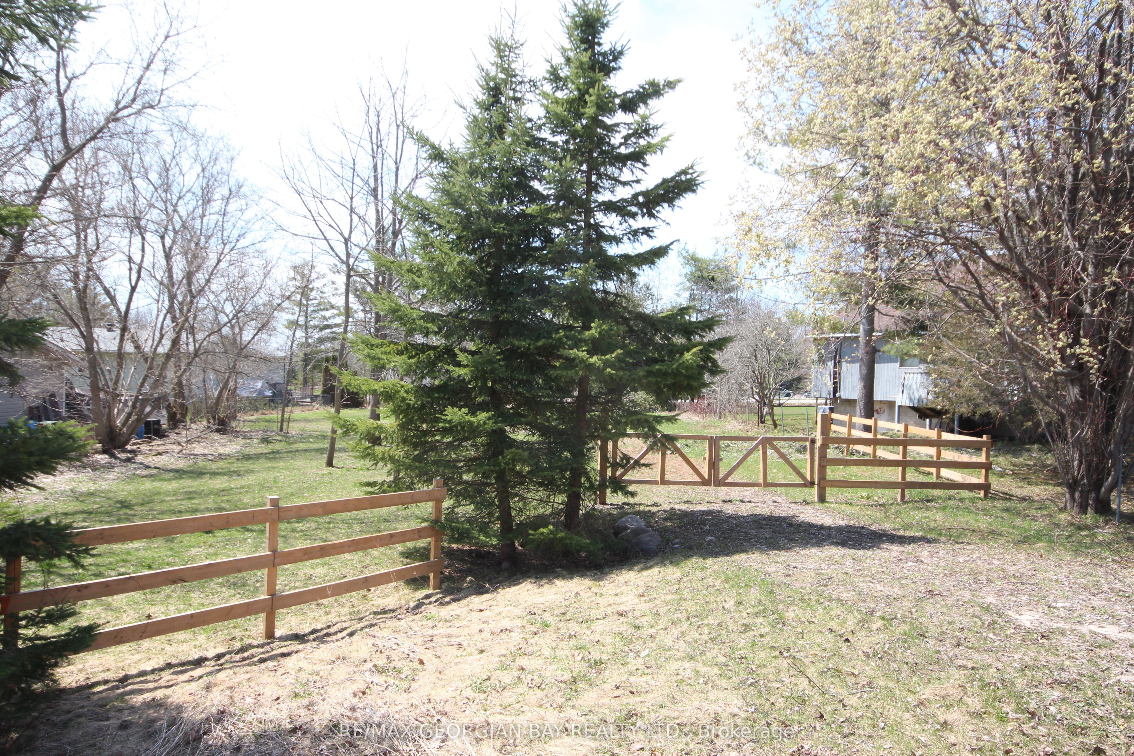 5766 Penetanguishene Highway Property Photo 6