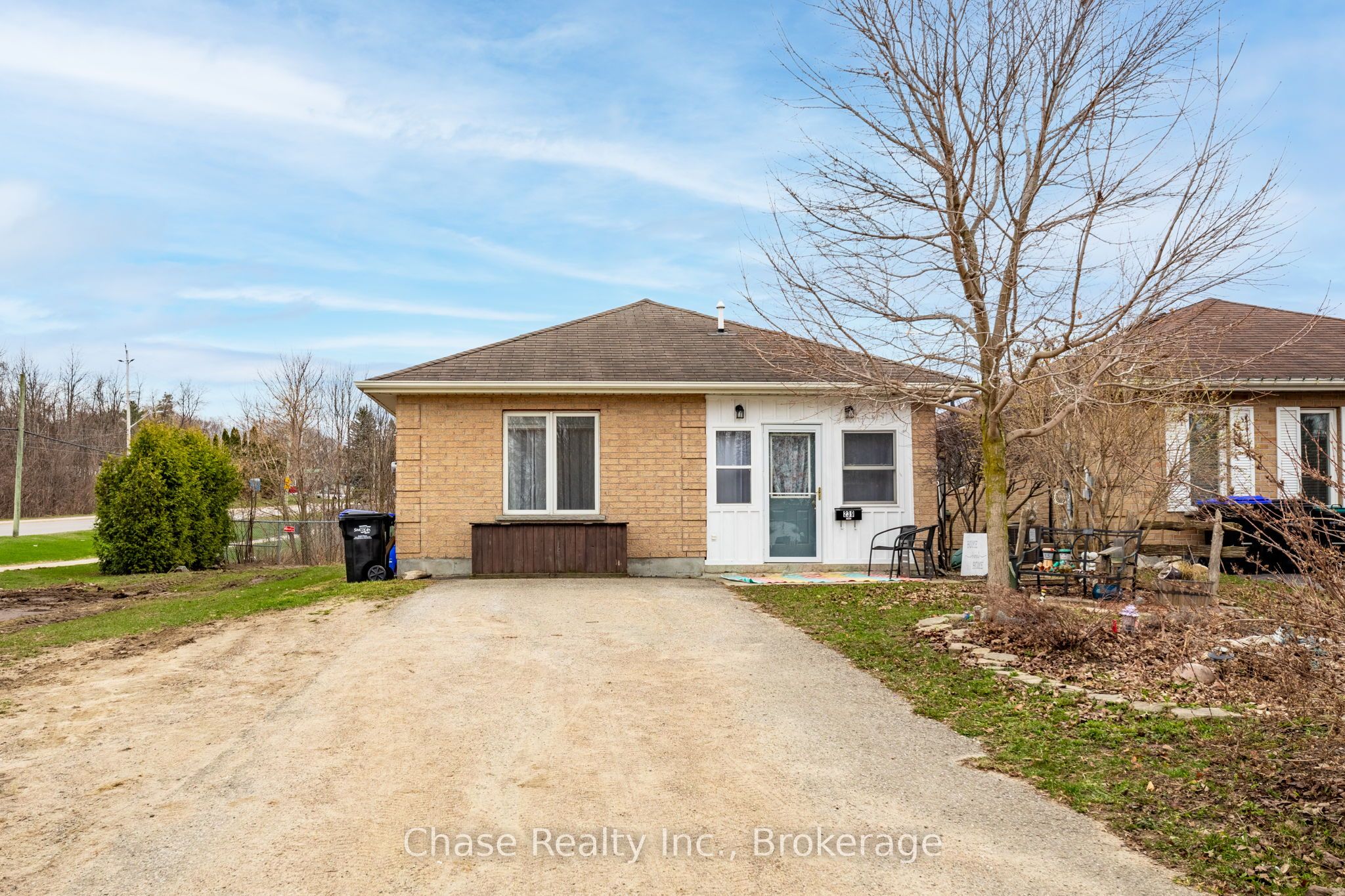 239 Yonge Street Property Photo