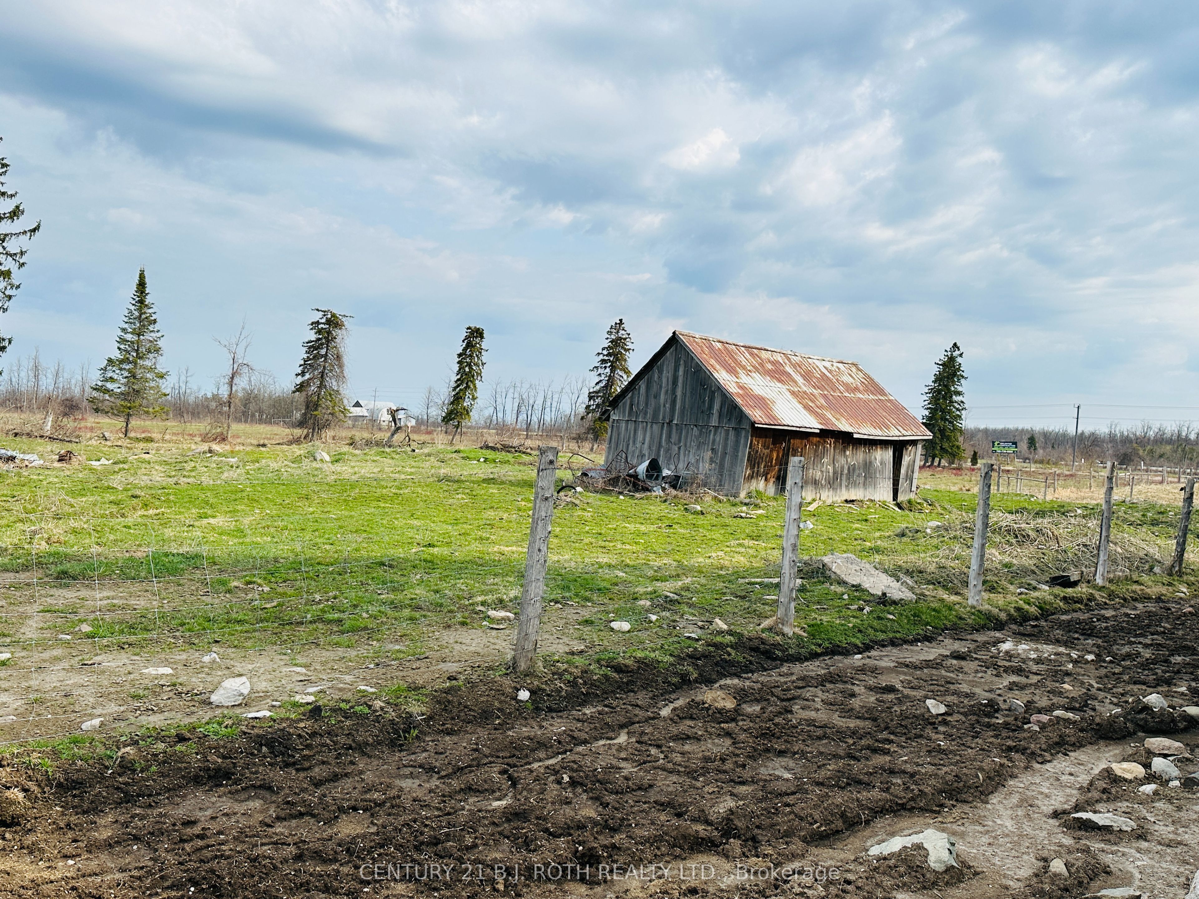 10 12 Line Property Photo 27