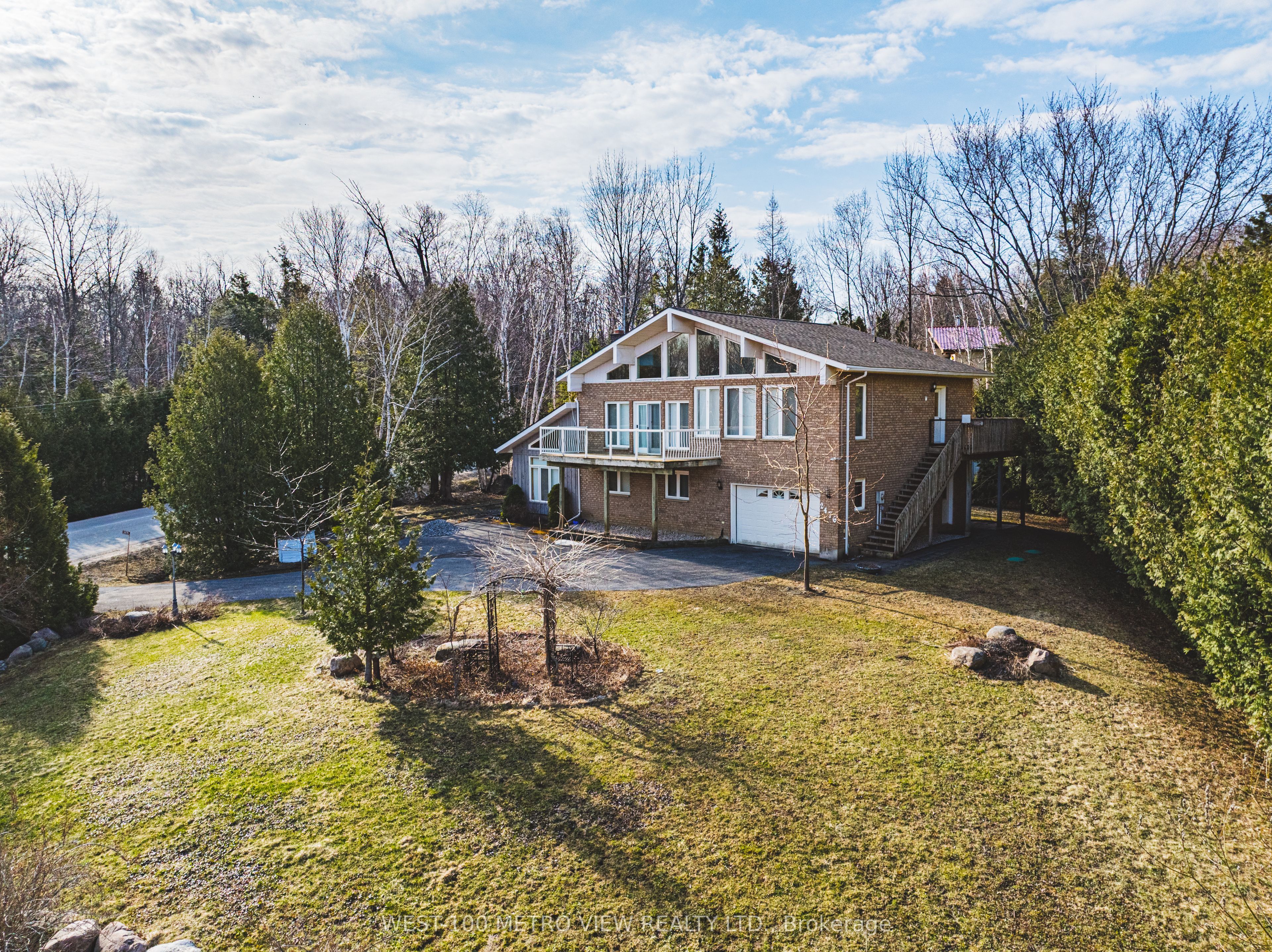 2476 Champlain Road Property Photo 1