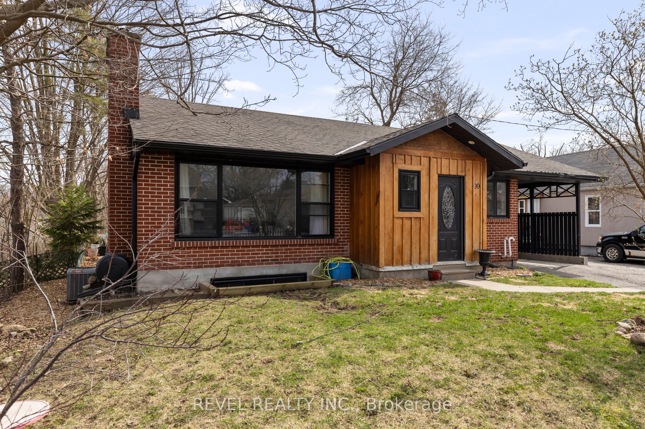 99 Wellington Street E Property Photo 1