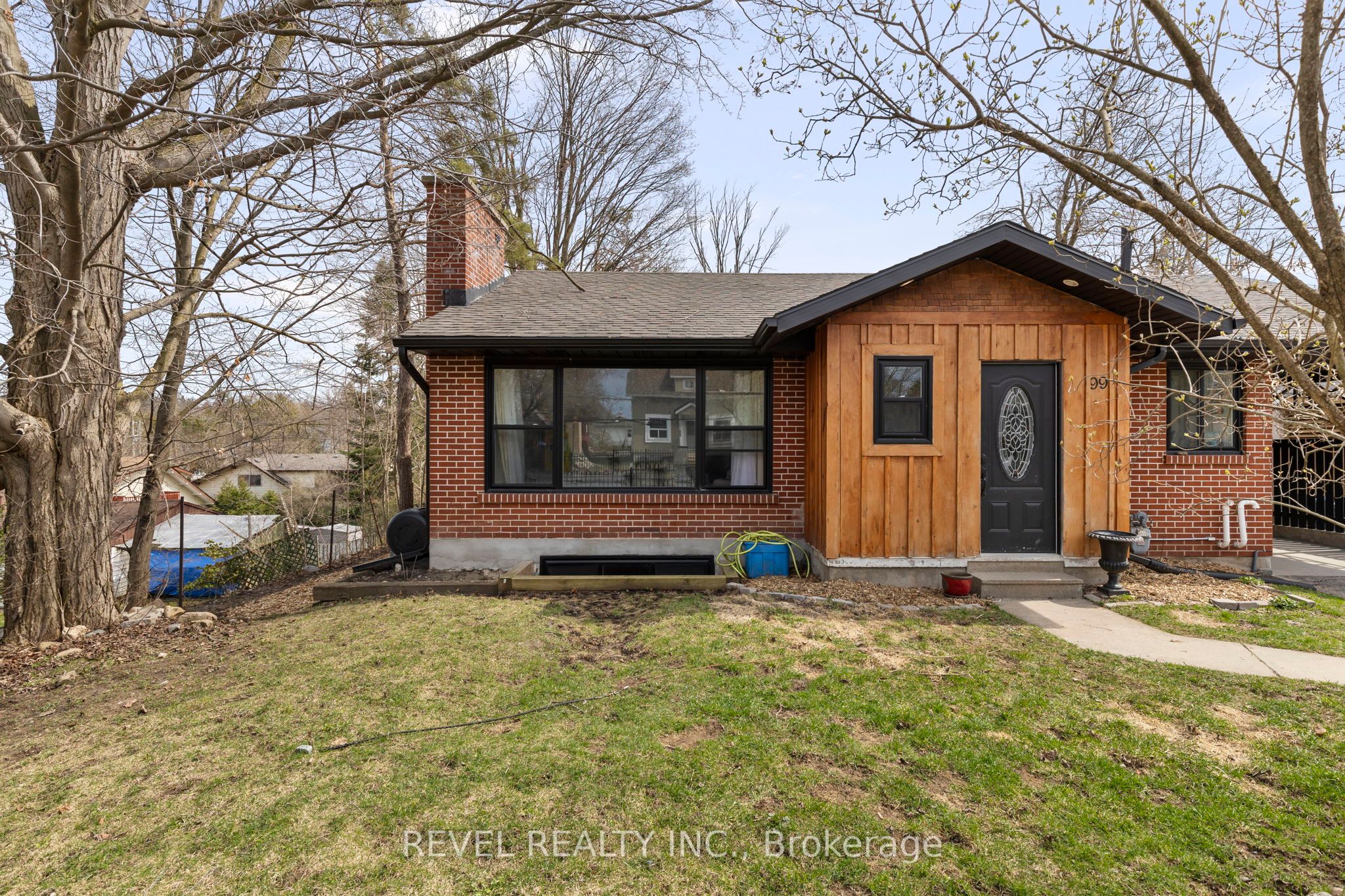 99 Wellington Street E Property Photo 2