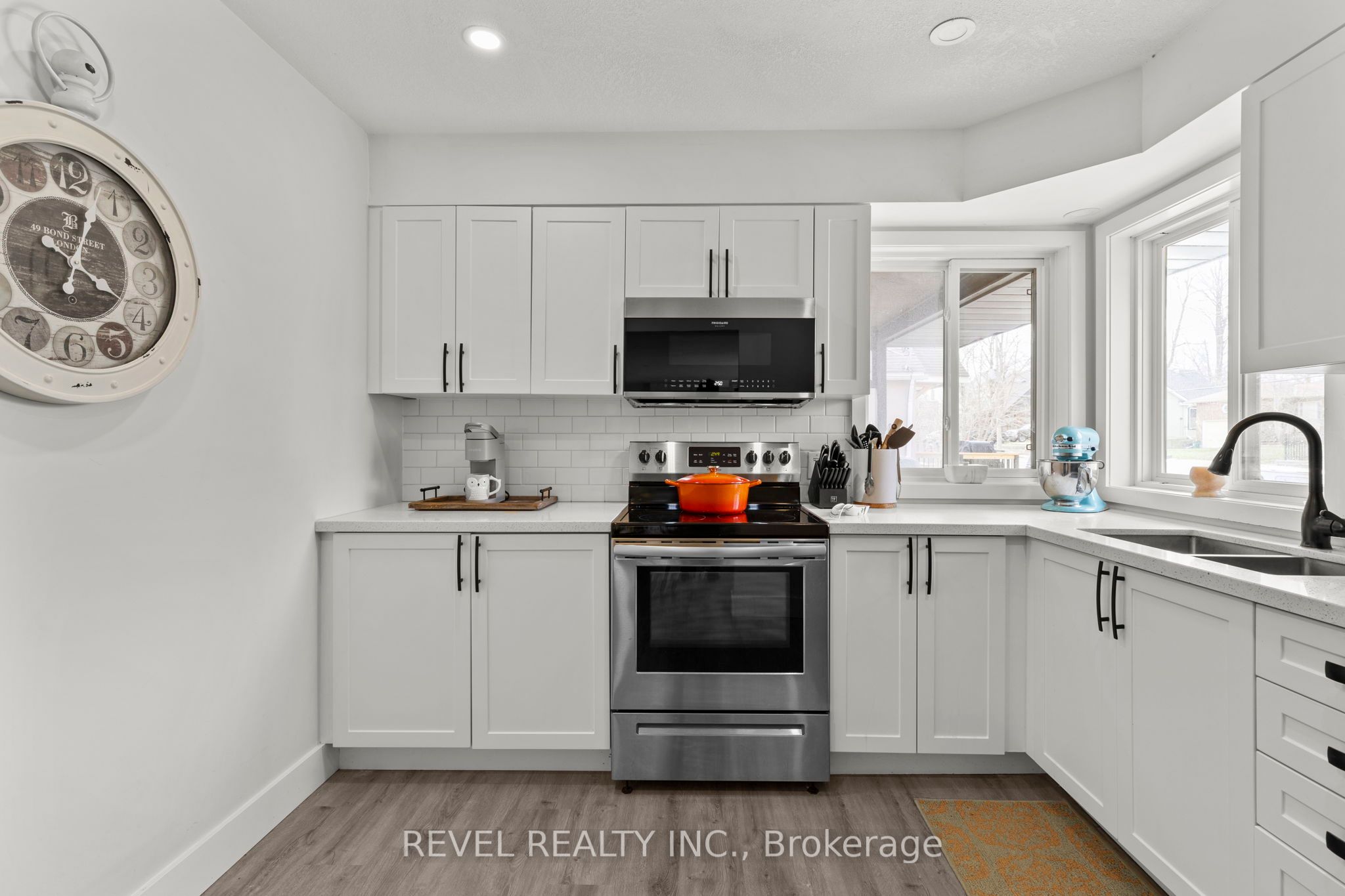99 Wellington Street E Property Photo 8