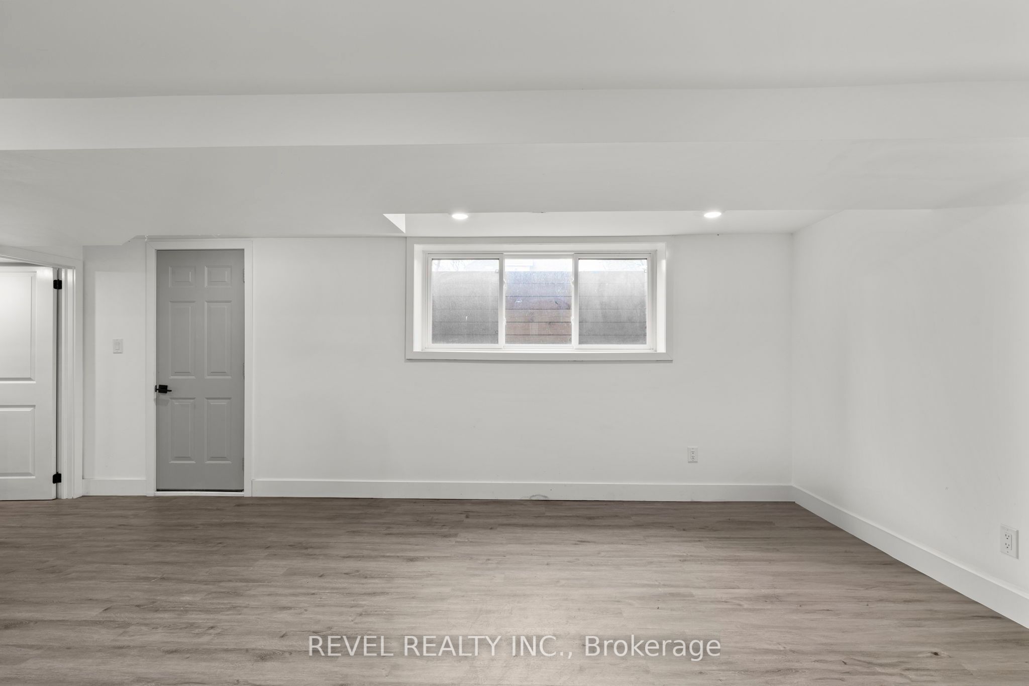 99 Wellington Street E Property Photo 25