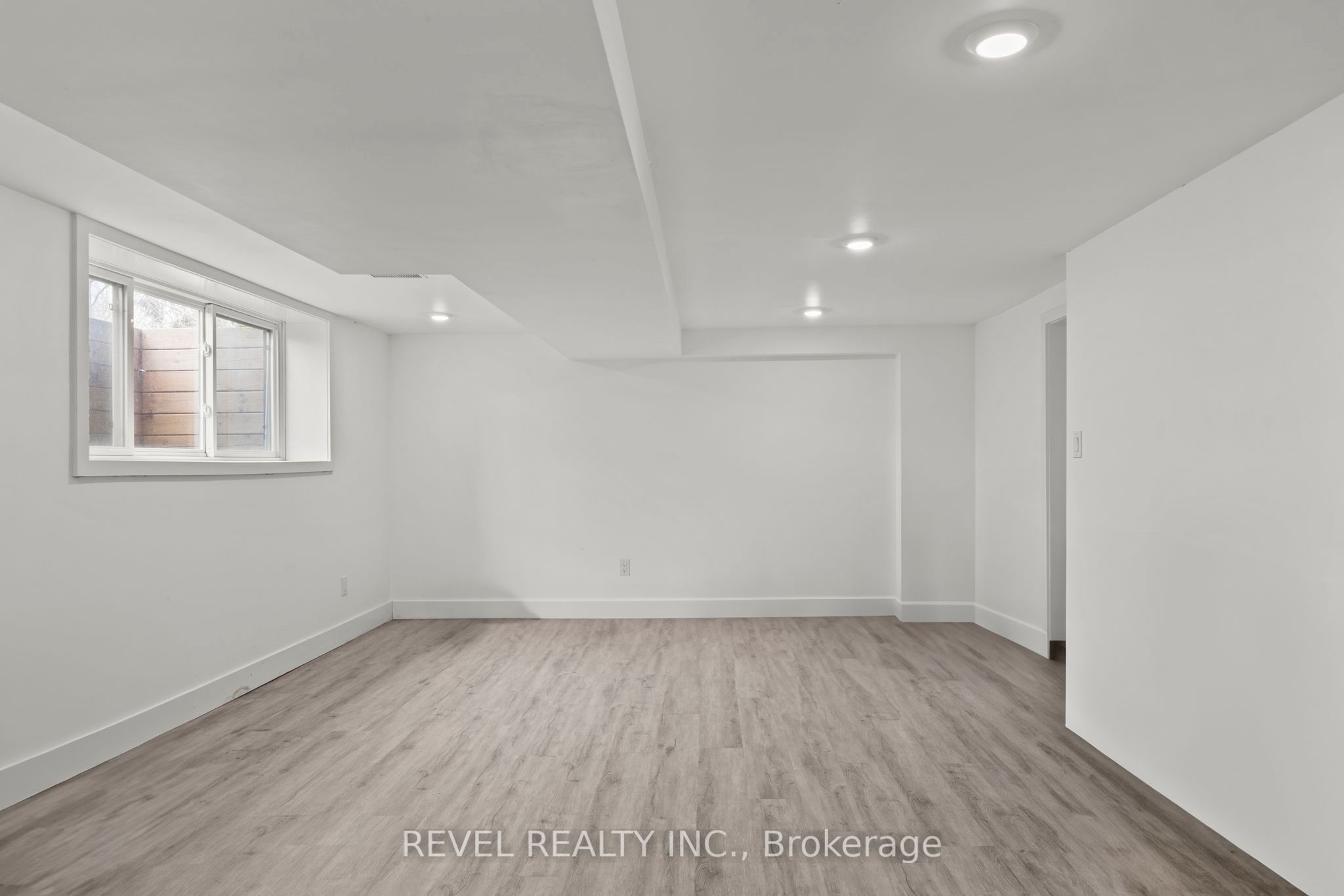99 Wellington Street E Property Photo 26
