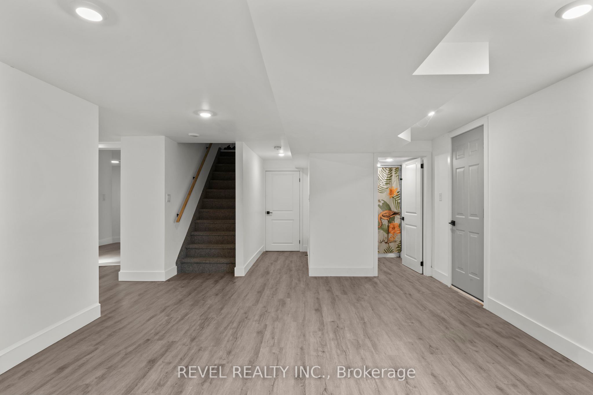 99 Wellington Street E Property Photo 28