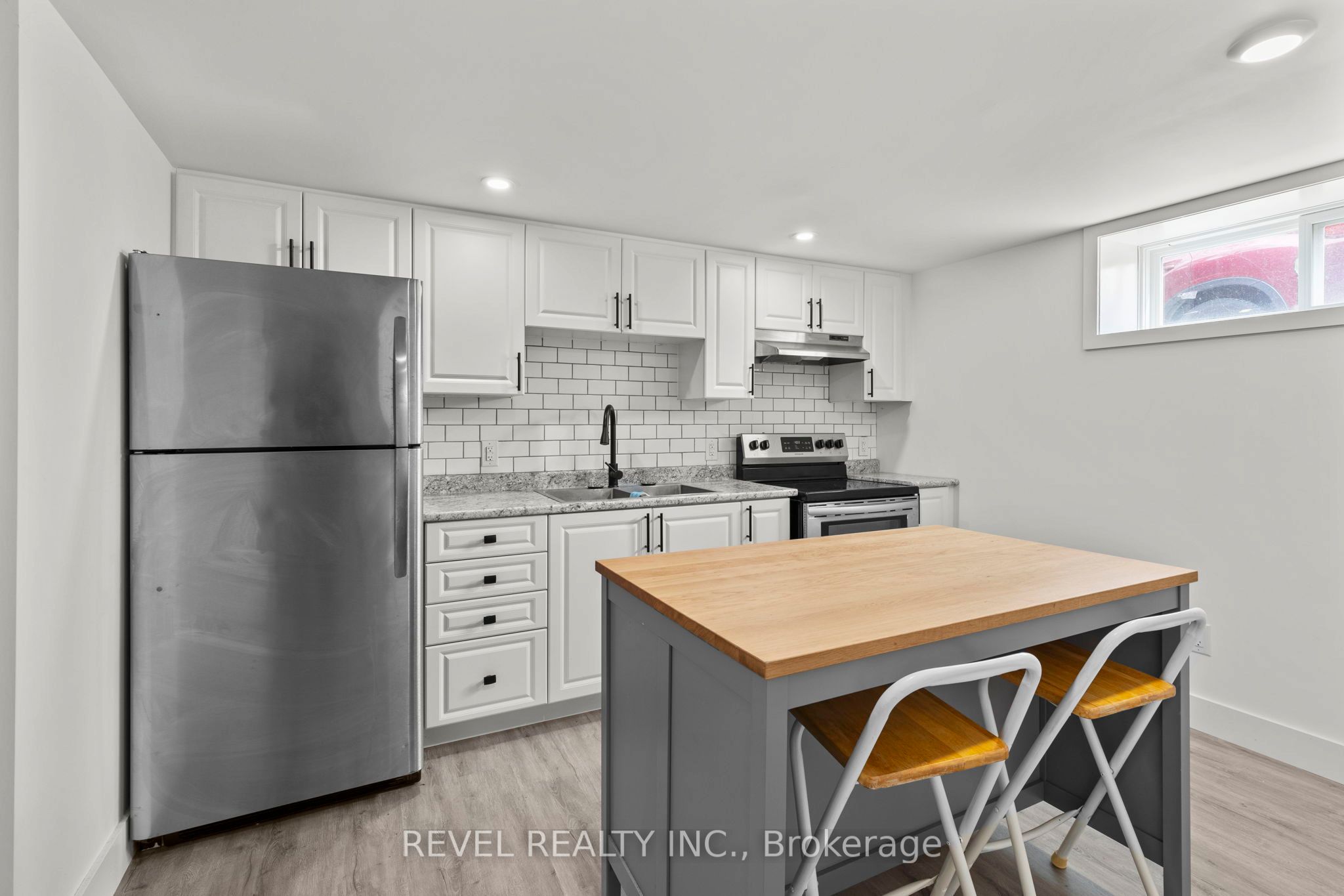 99 Wellington Street E Property Photo 29