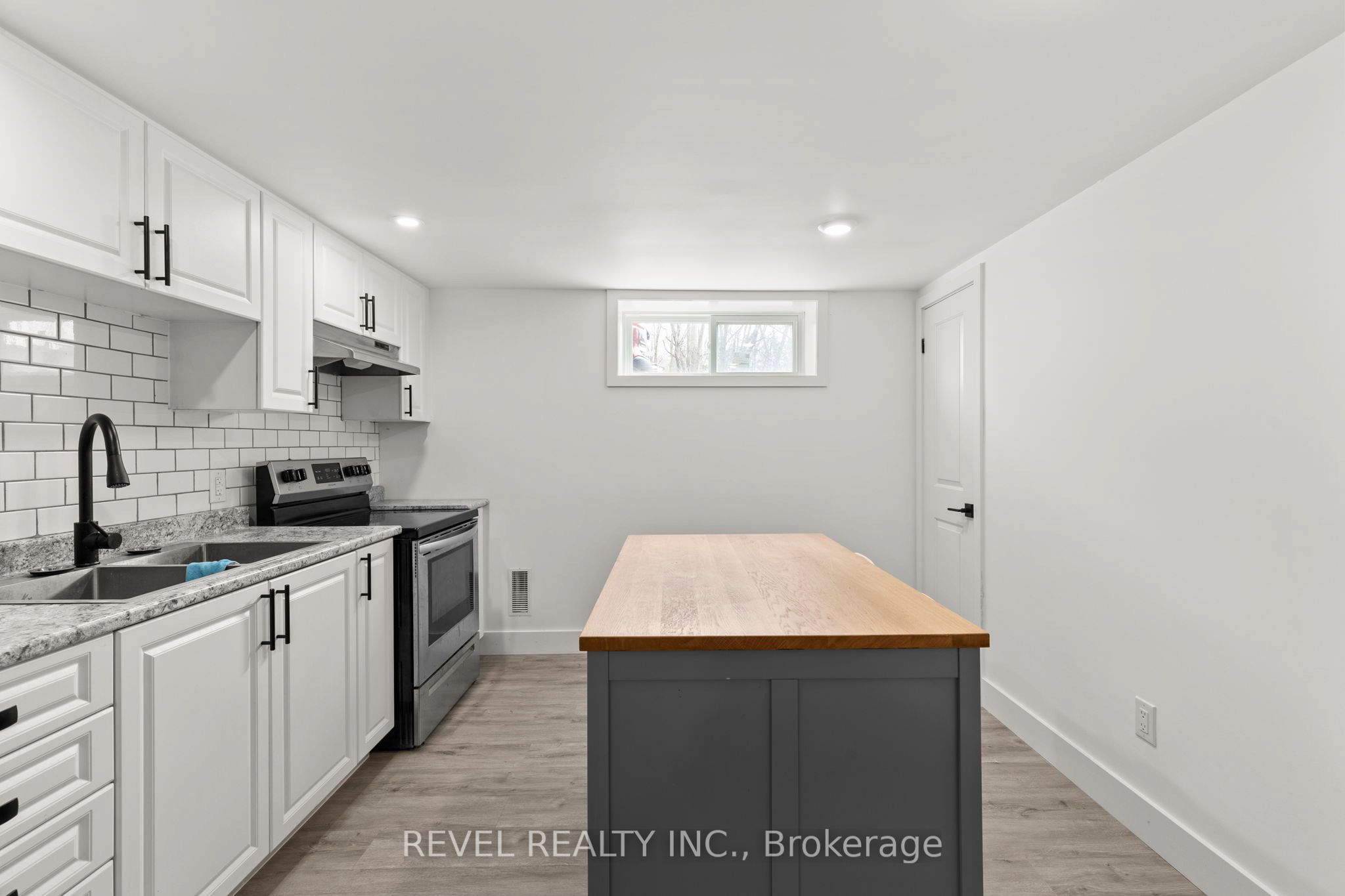 99 Wellington Street E Property Photo 30