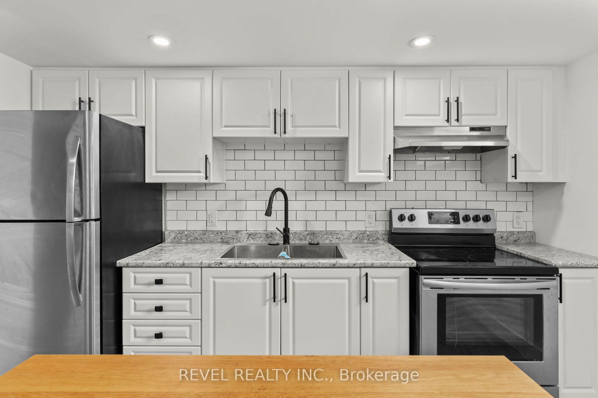 99 Wellington Street E Property Photo 32