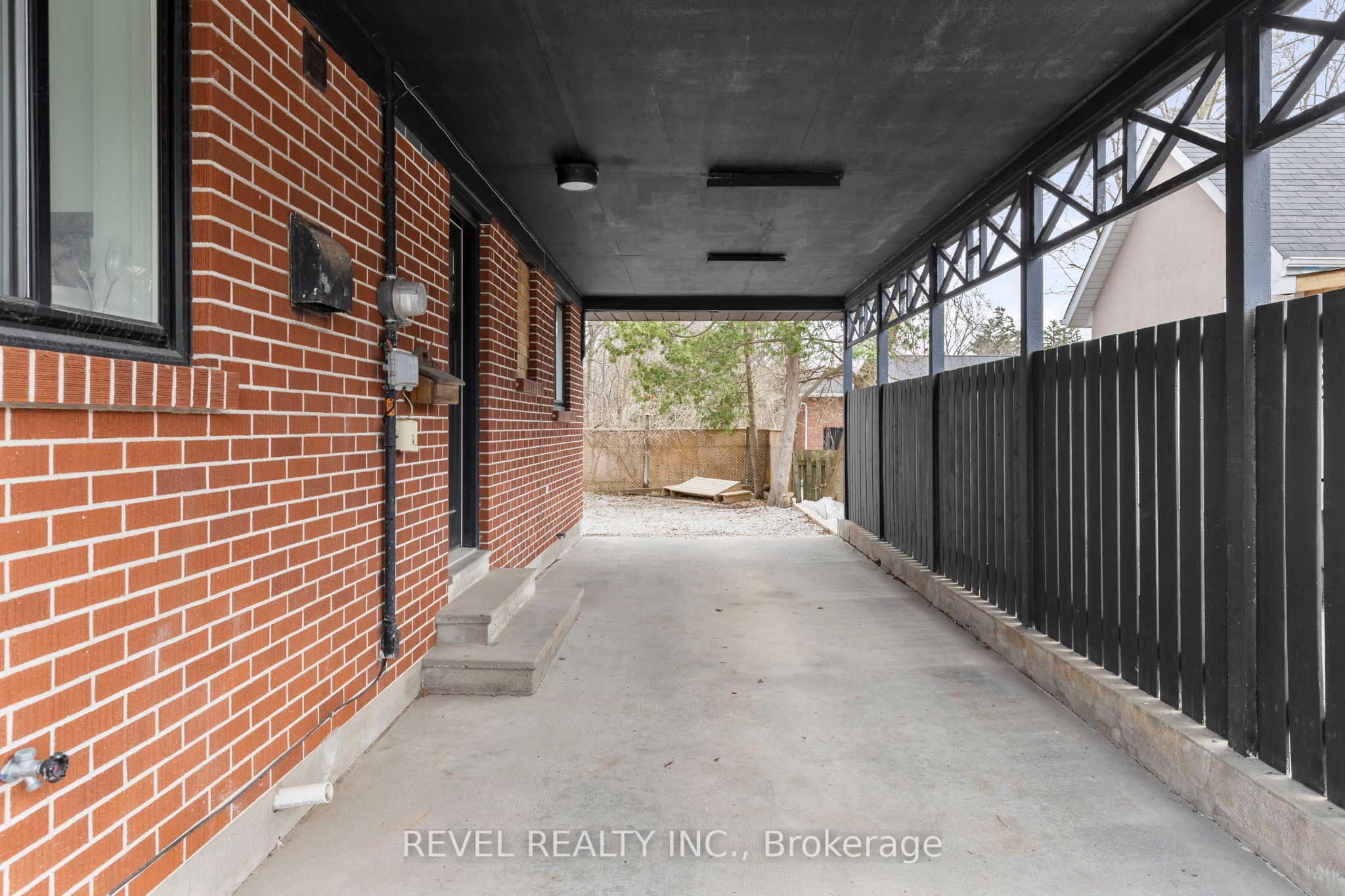 99 Wellington Street E Property Photo 41