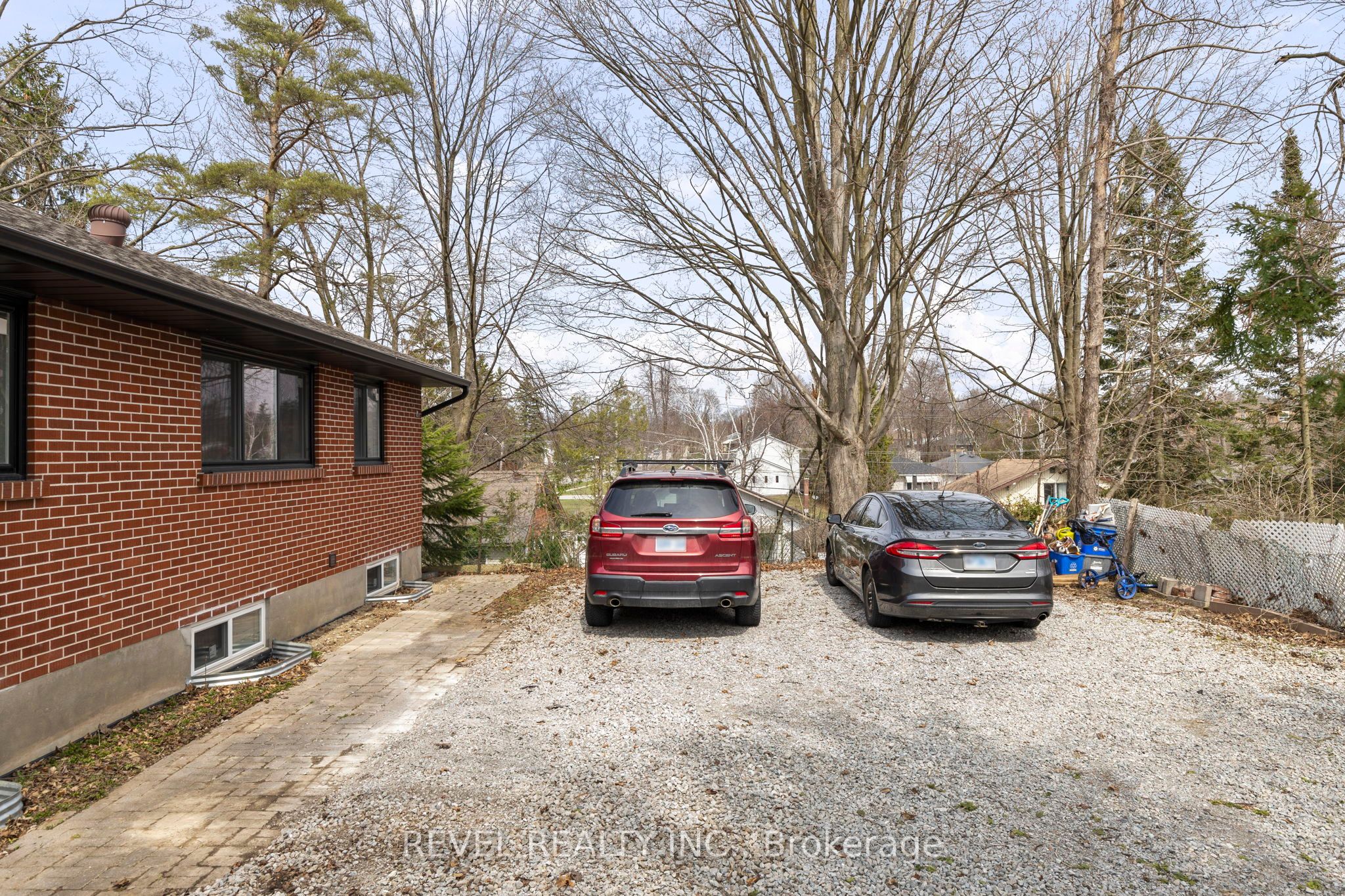99 Wellington Street E Property Photo 44