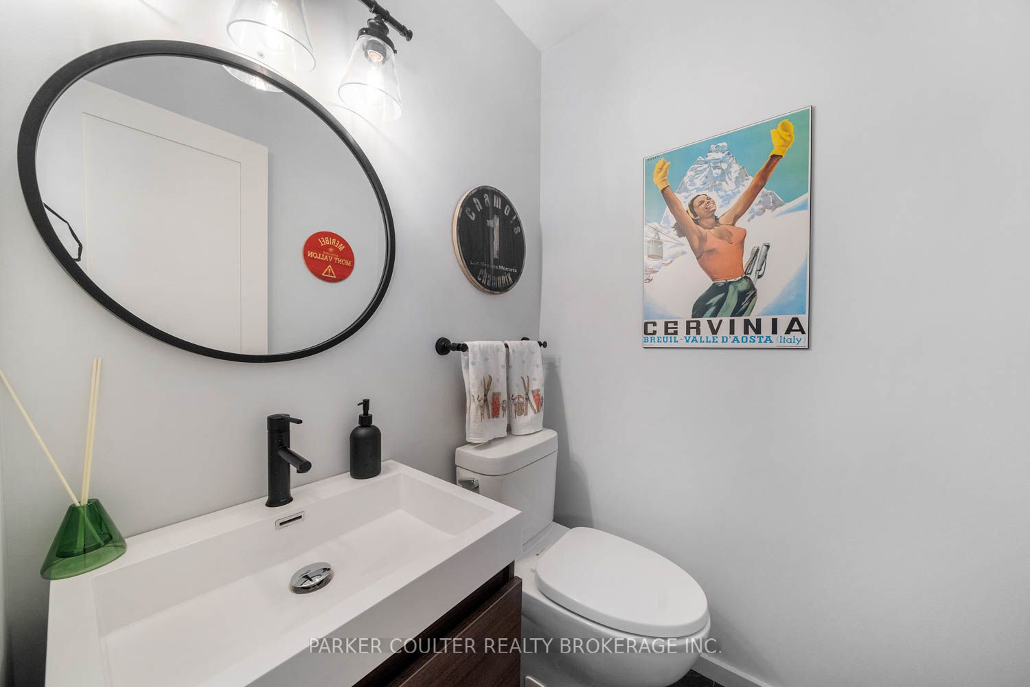 562 Oxbow Crescent 2 Property Photo 10