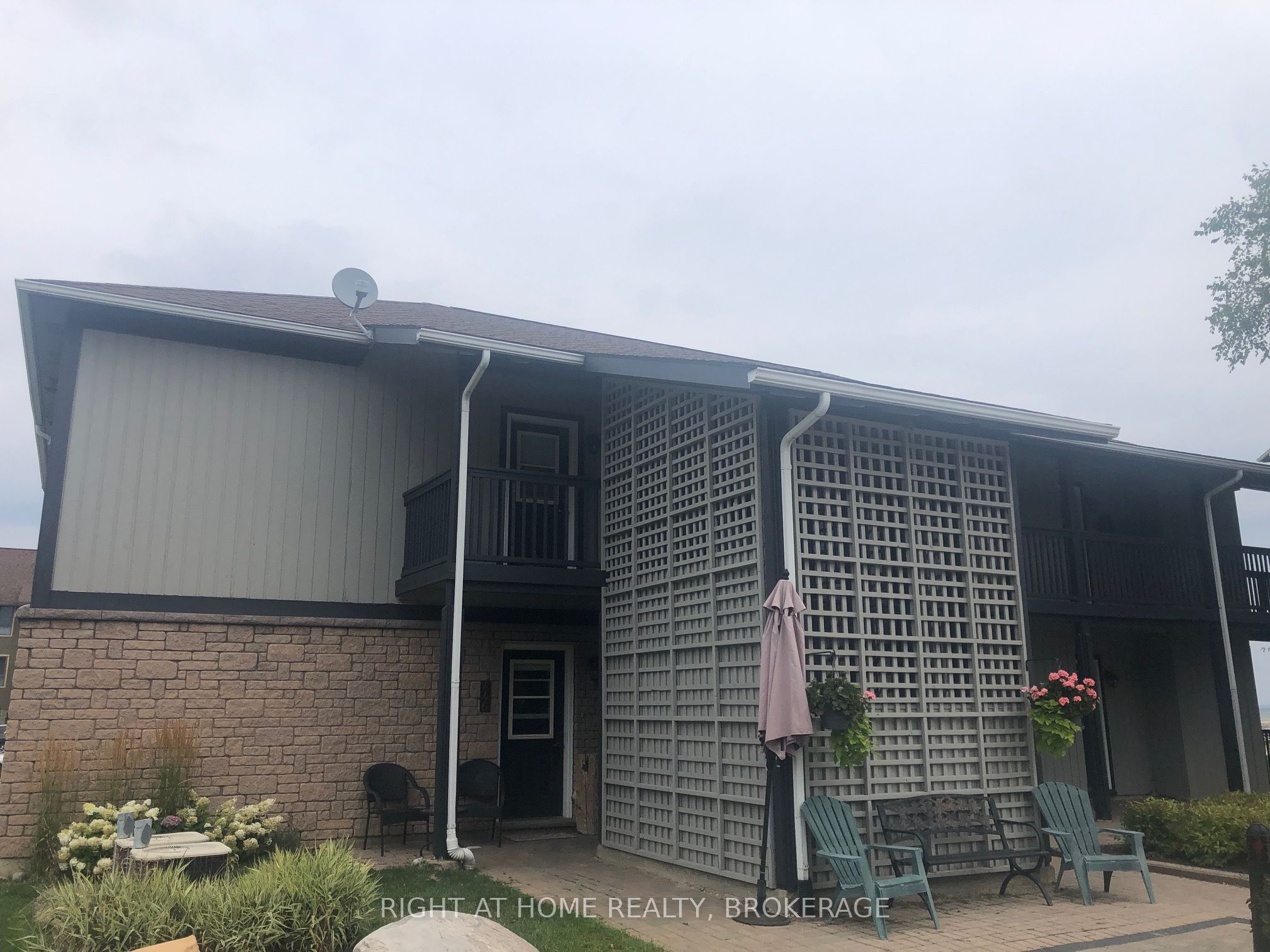 447 Mariners Way Property Photo 3