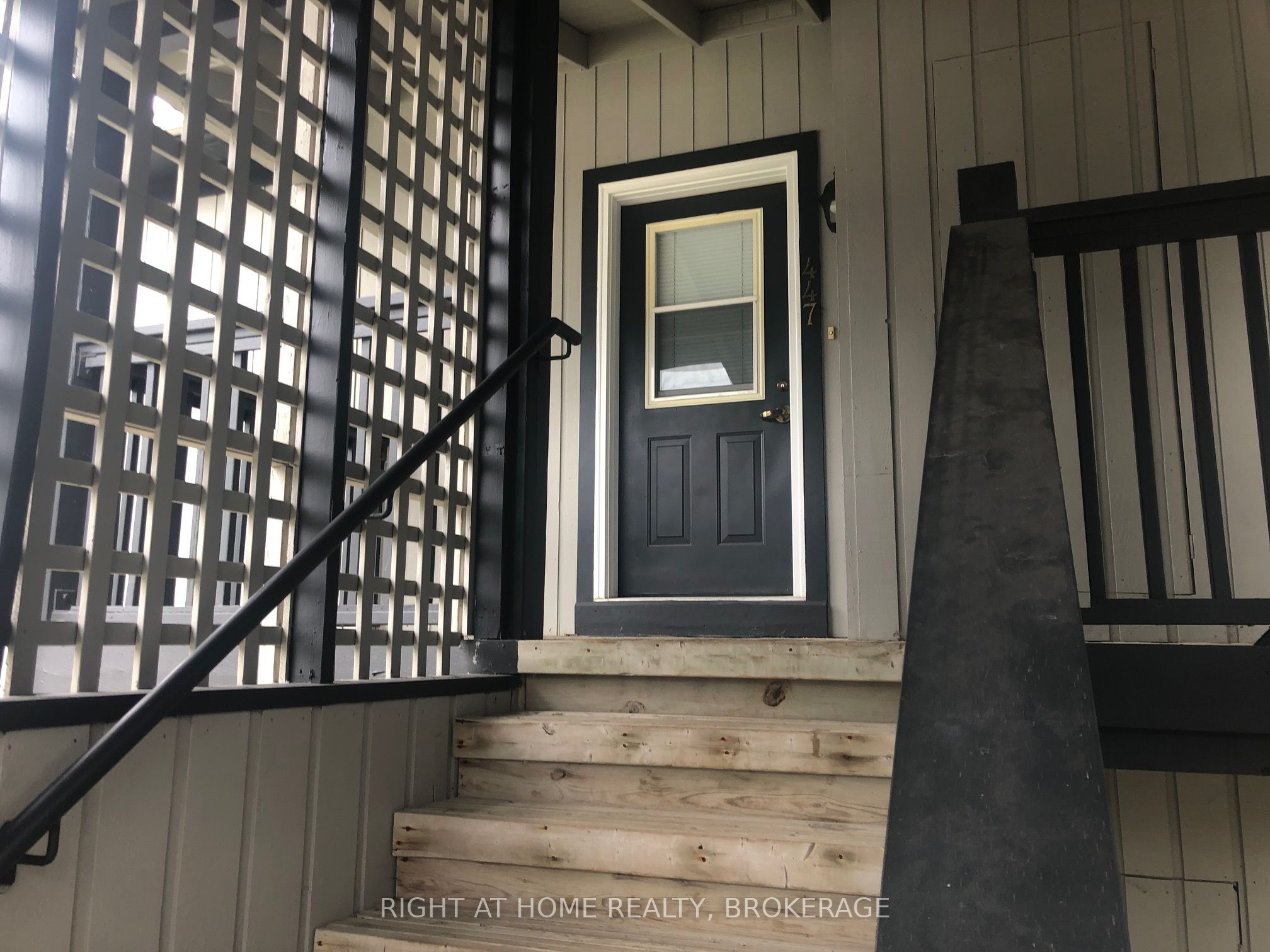 447 Mariners Way Property Photo 4
