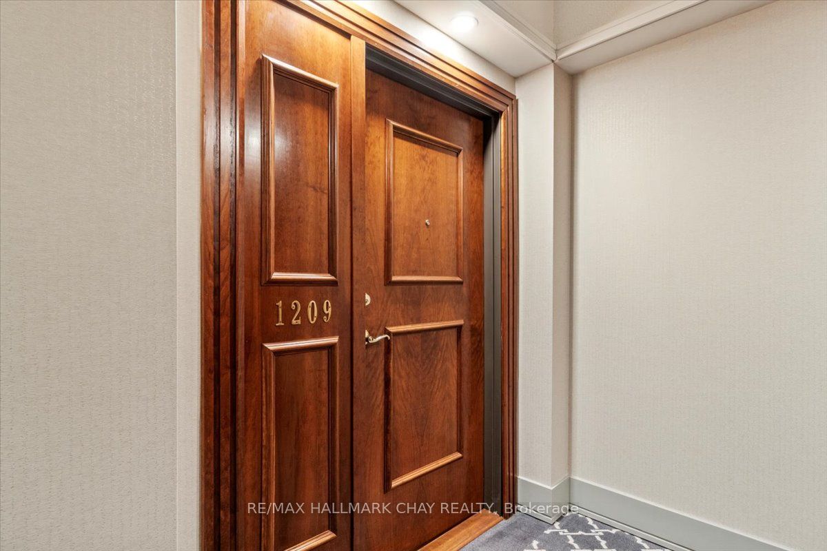 #1209 - 2 Toronto Street Property Photo 6