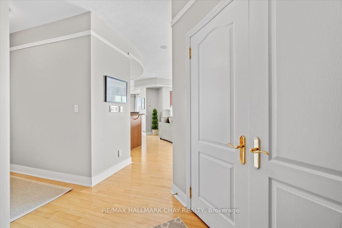 #1209 - 2 Toronto Street Property Photo 8