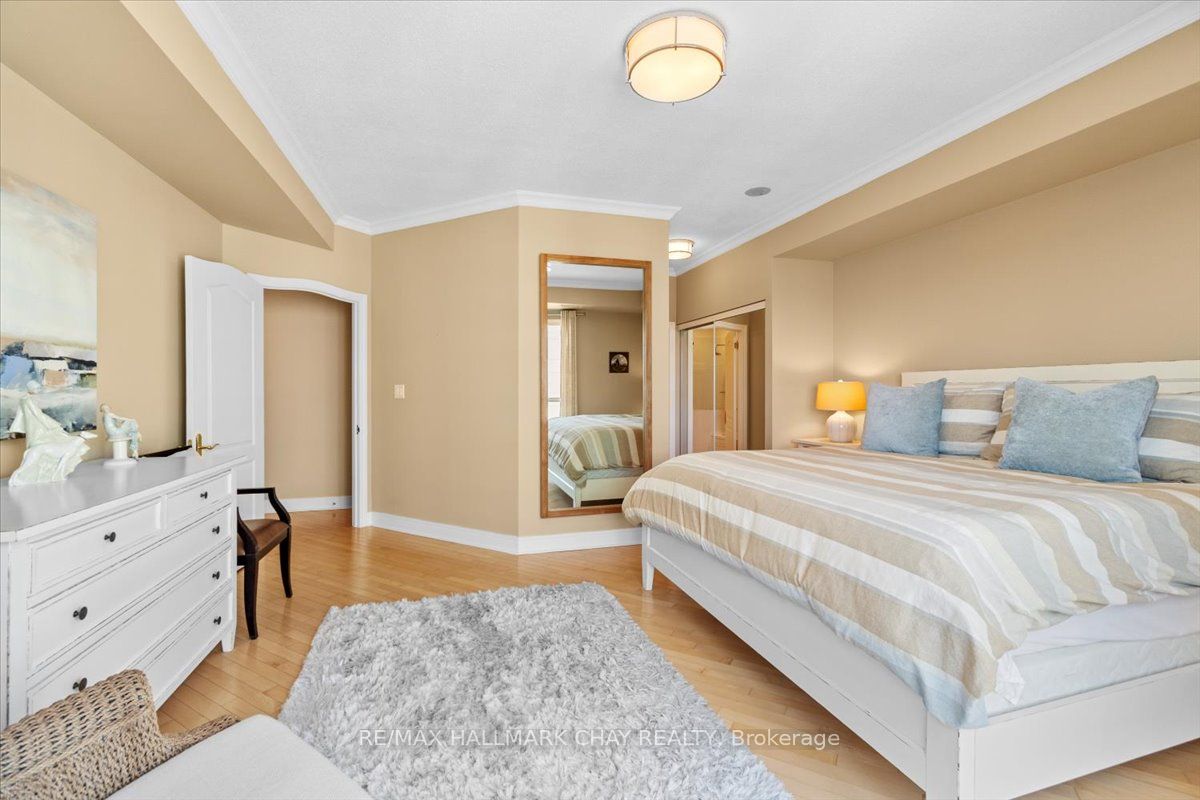 #1209 - 2 Toronto Street Property Photo 28