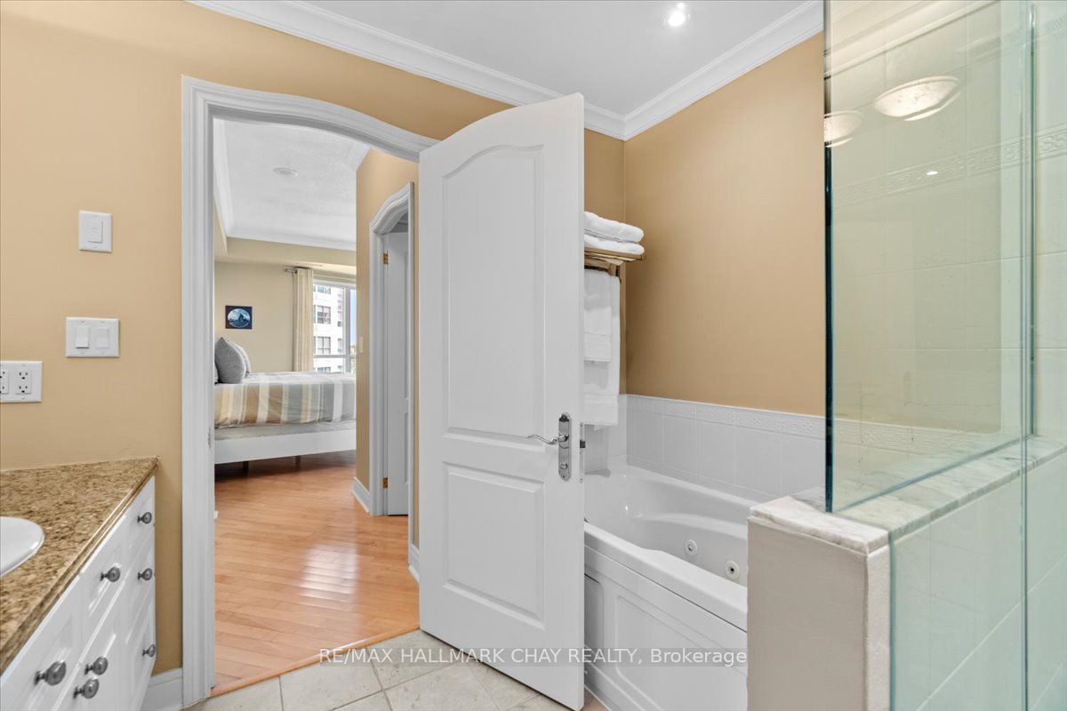 #1209 - 2 Toronto Street Property Photo 31