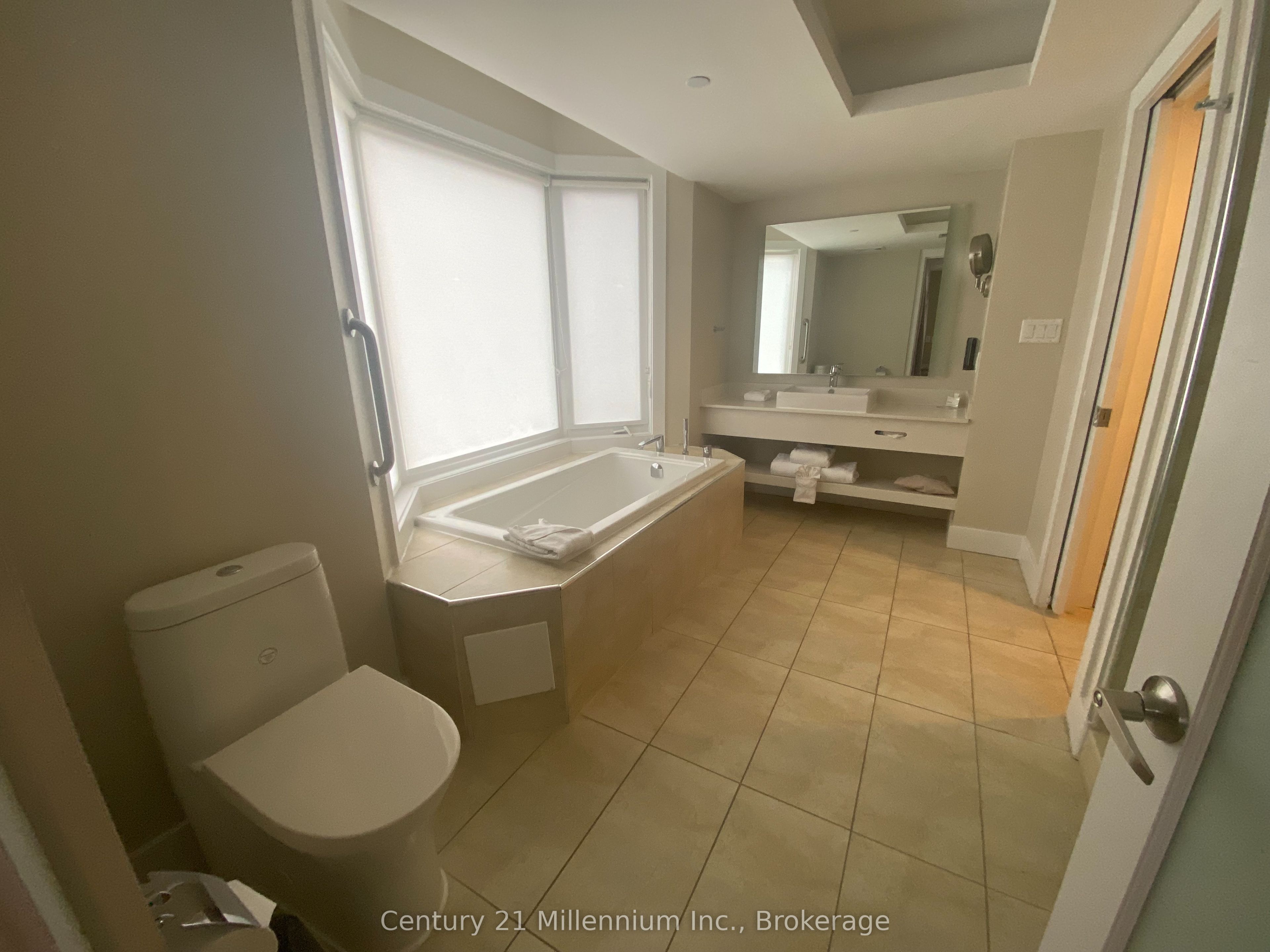 #6101-03 - 9 Harbour Street Property Photo 4