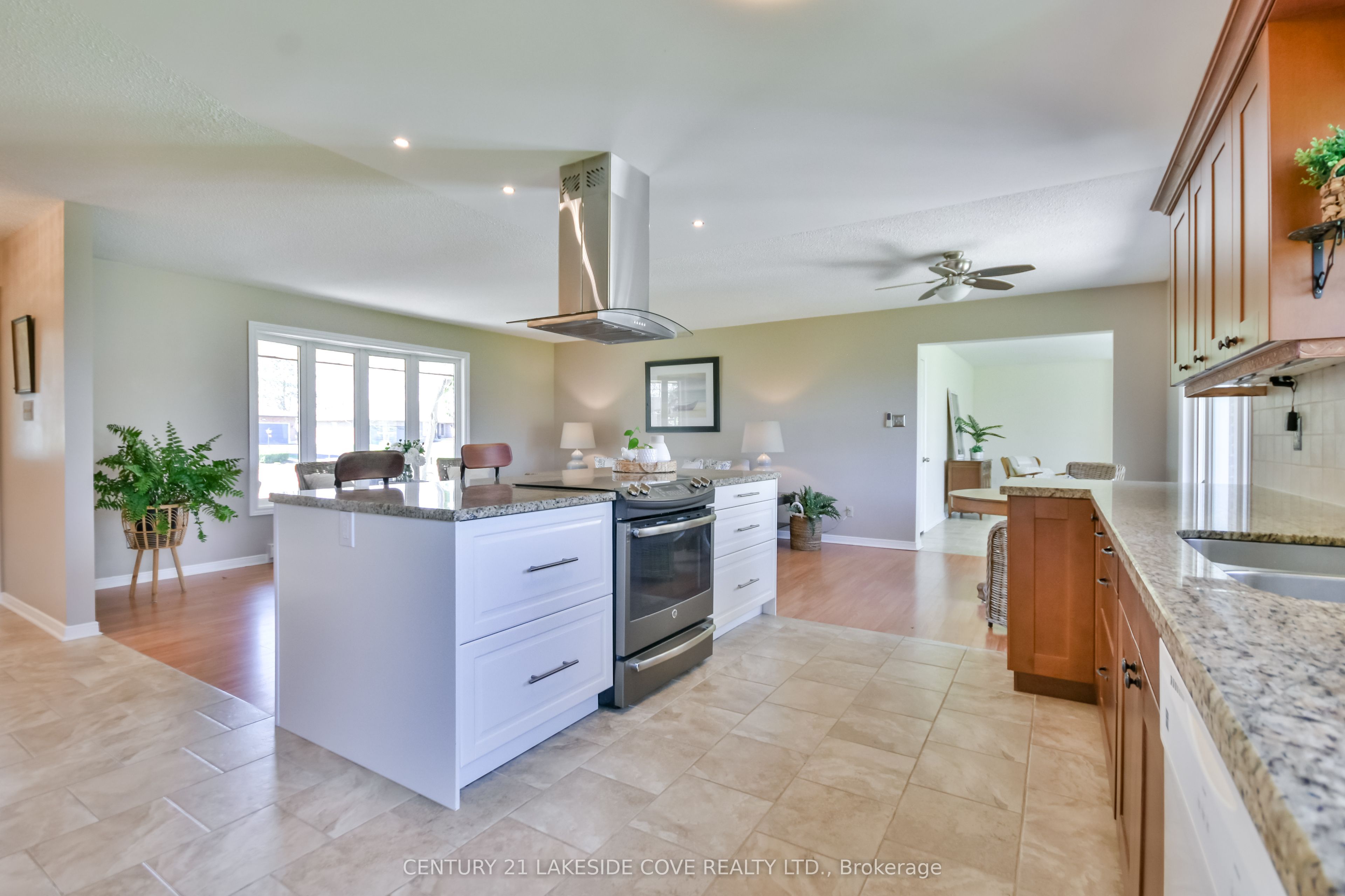 121 Bayshore Drive Property Photo 11