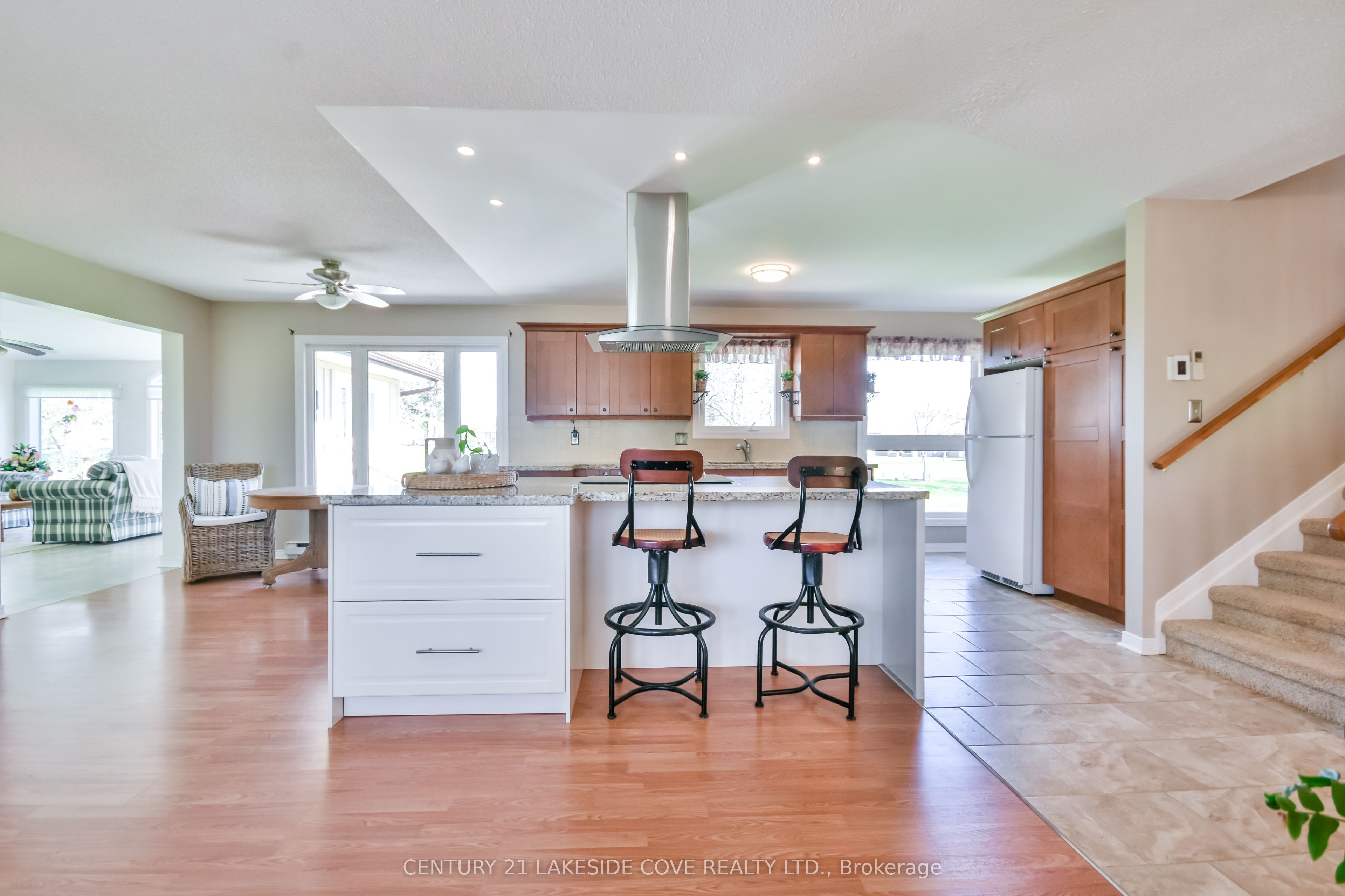 121 Bayshore Drive Property Photo 12