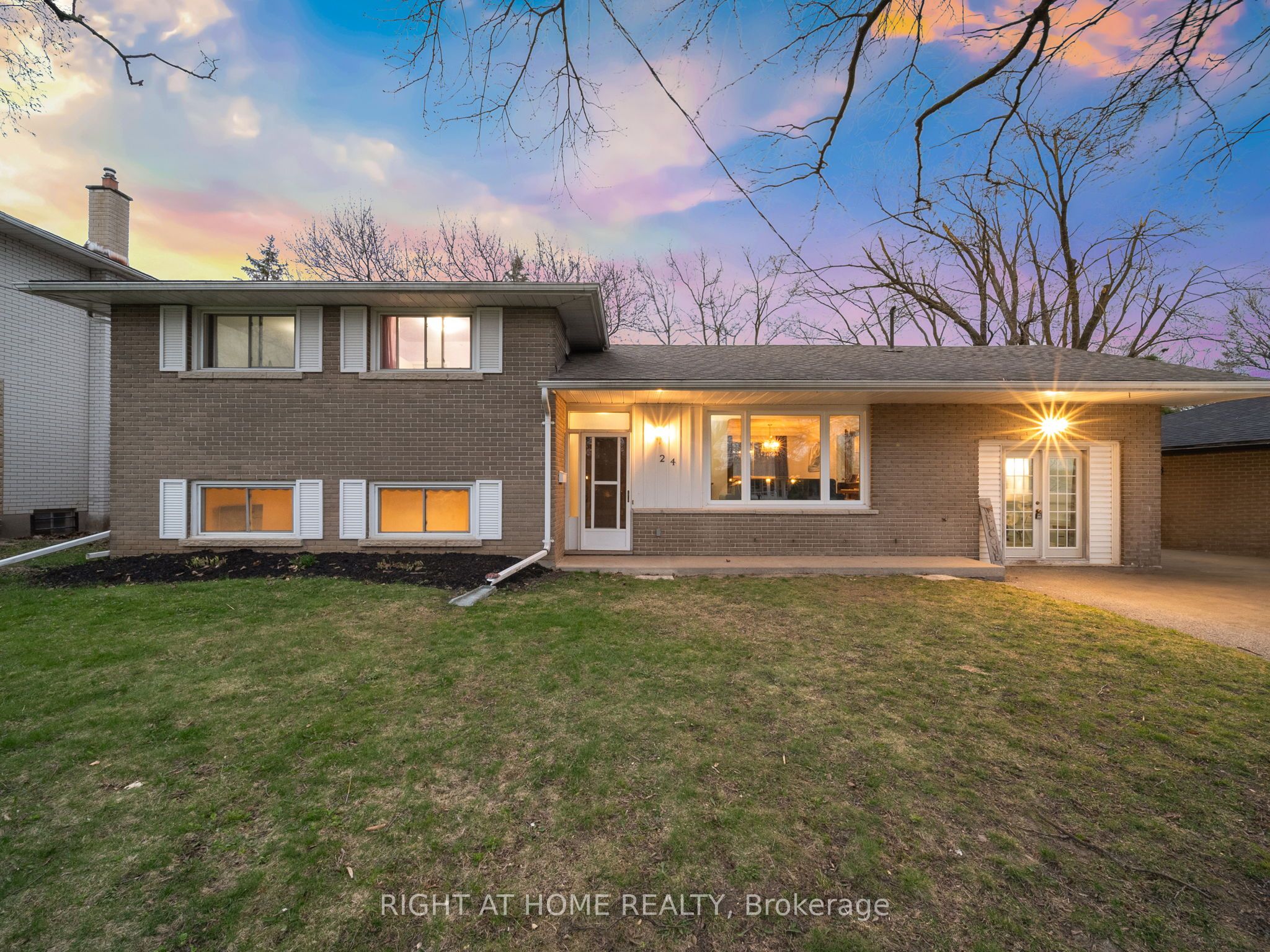 24 Ottaway Avenue Property Photo 1