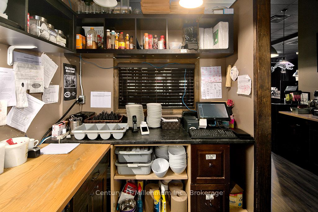 #403 & 404 - 10 Keith Avenue Property Photo 20