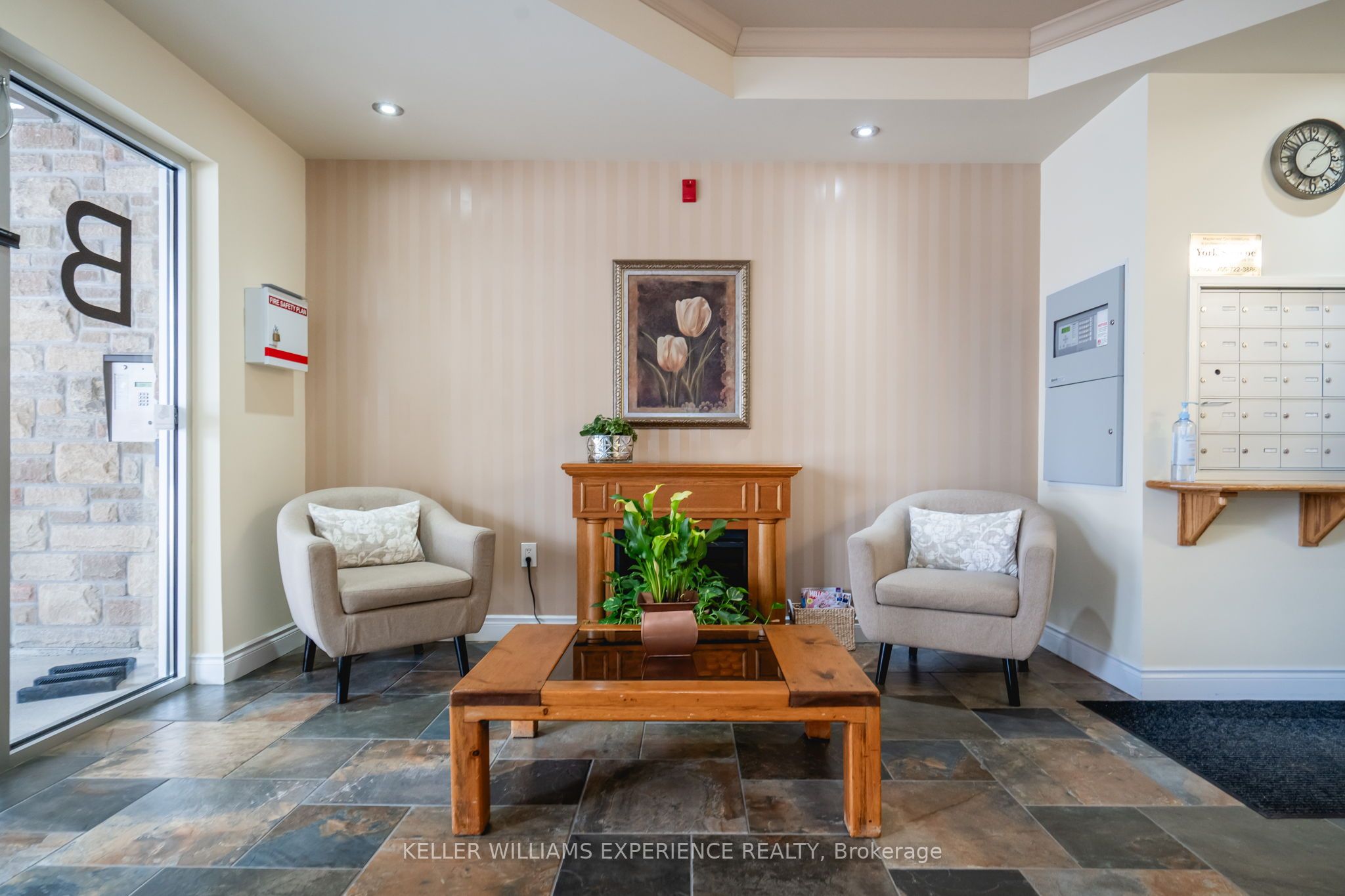 19b Yonge Street N 103 Property Photo 6