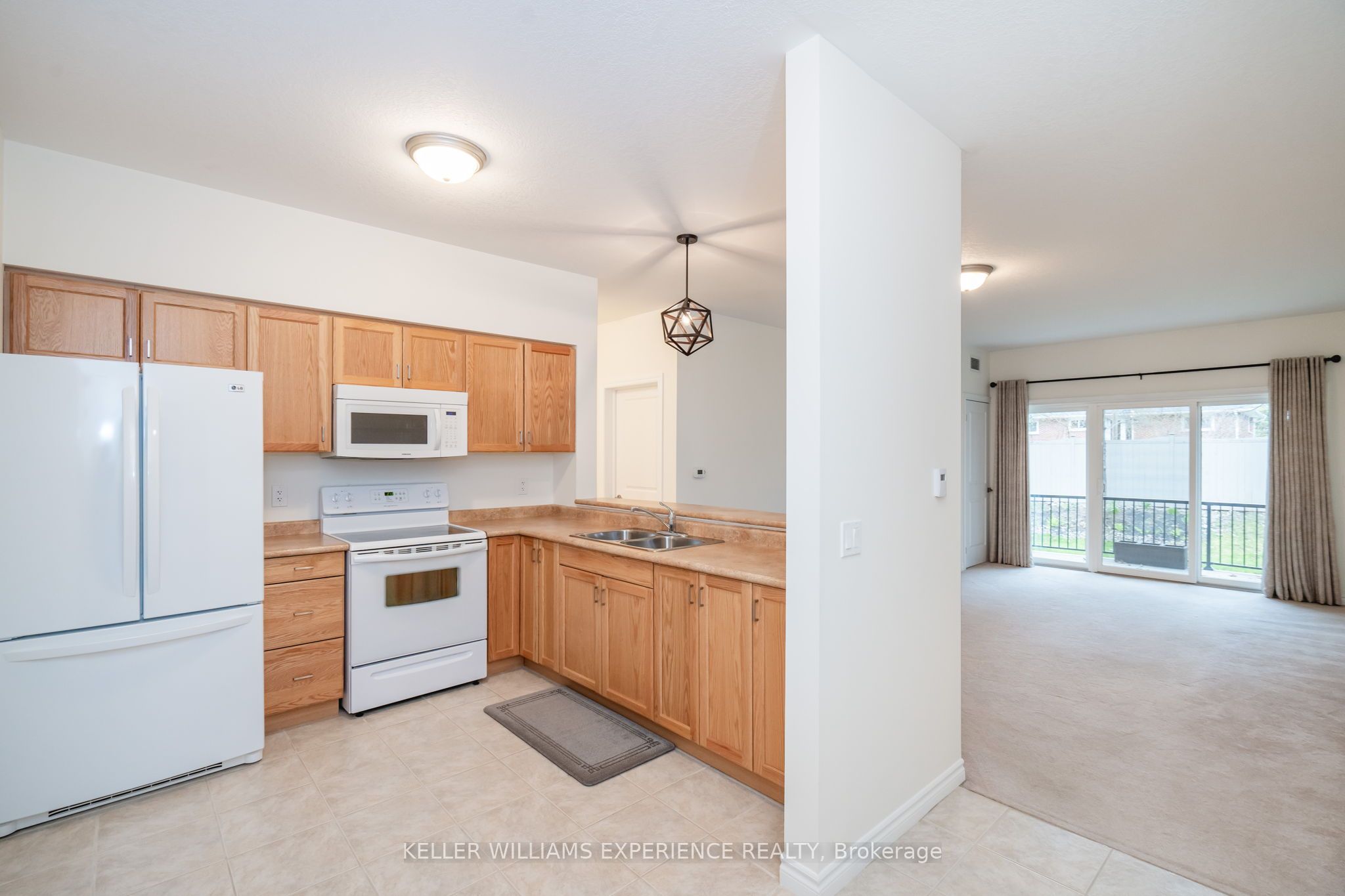 19b Yonge Street N 103 Property Photo 8