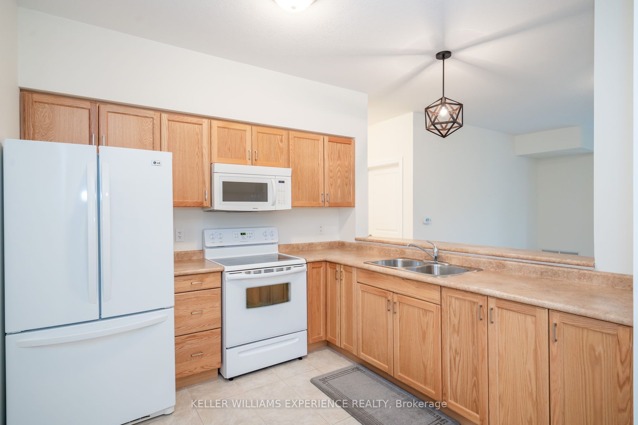 19b Yonge Street N 103 Property Photo 9