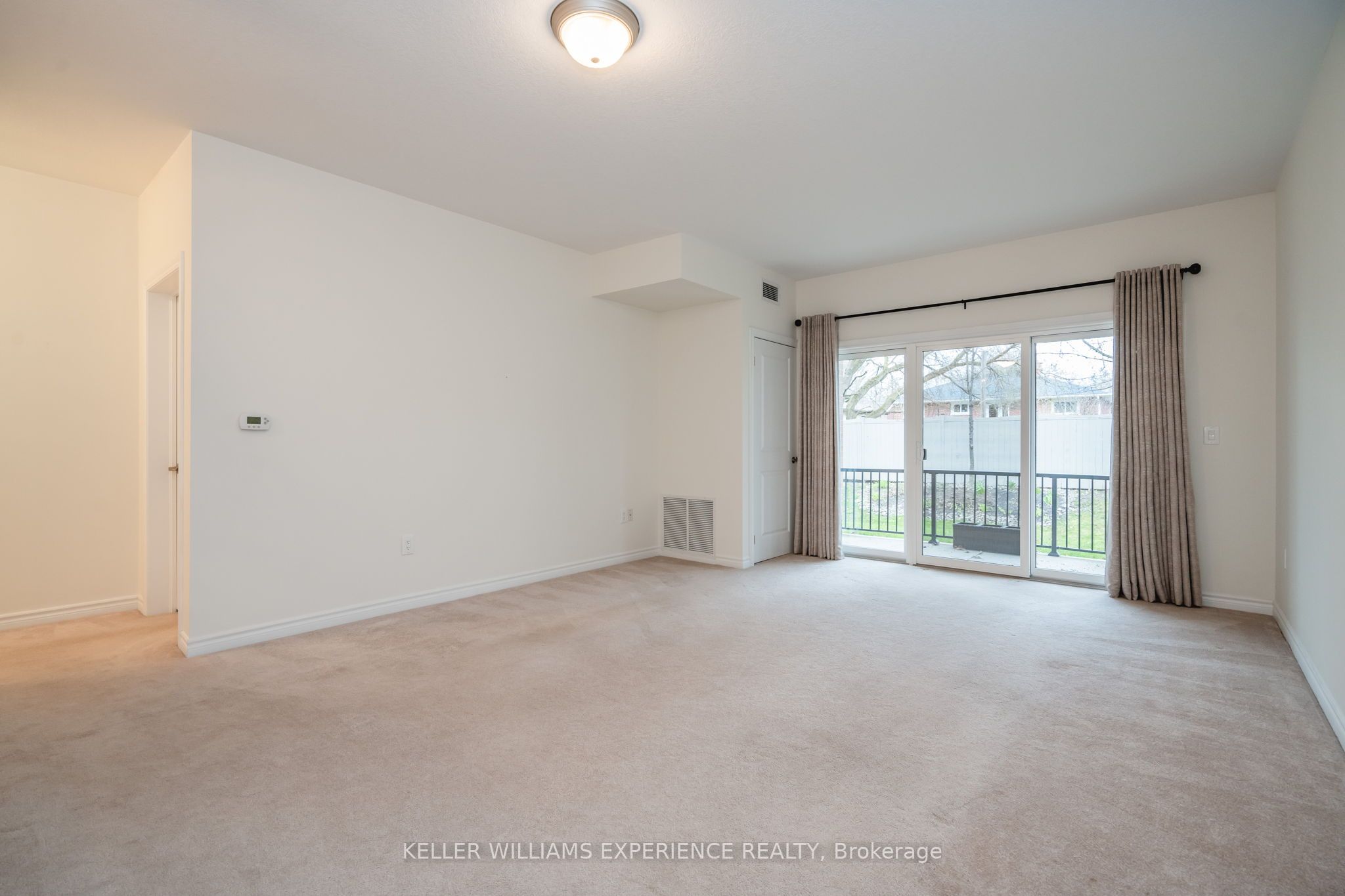 19b Yonge Street N 103 Property Photo 12