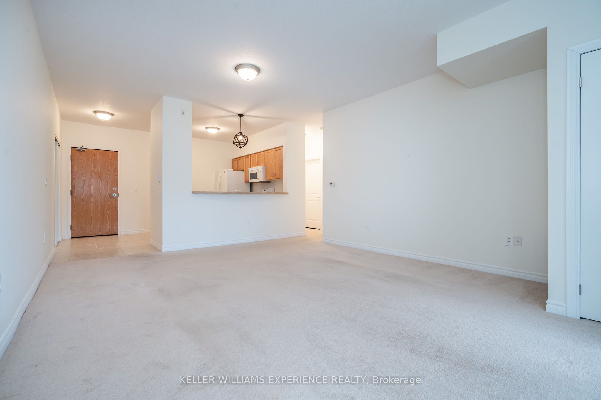 19b Yonge Street N 103 Property Photo 14
