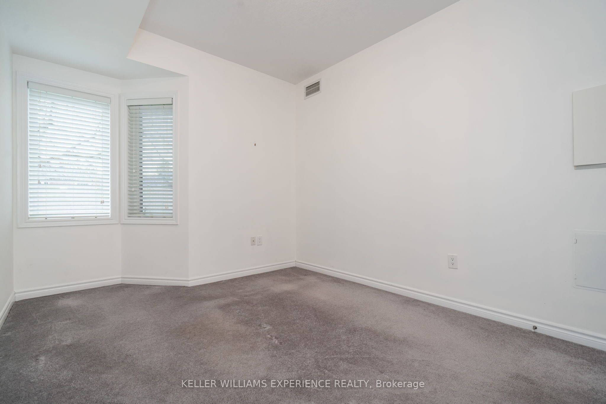 19b Yonge Street N 103 Property Photo 16