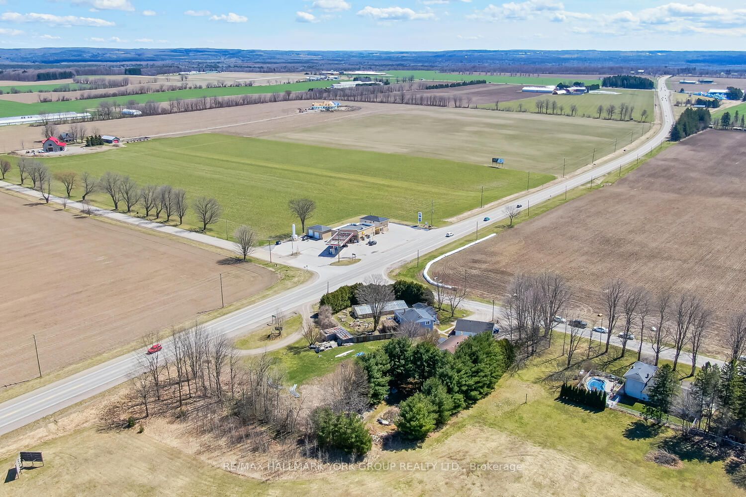 1008 Rainbow Valley Rd W Property Photo 4