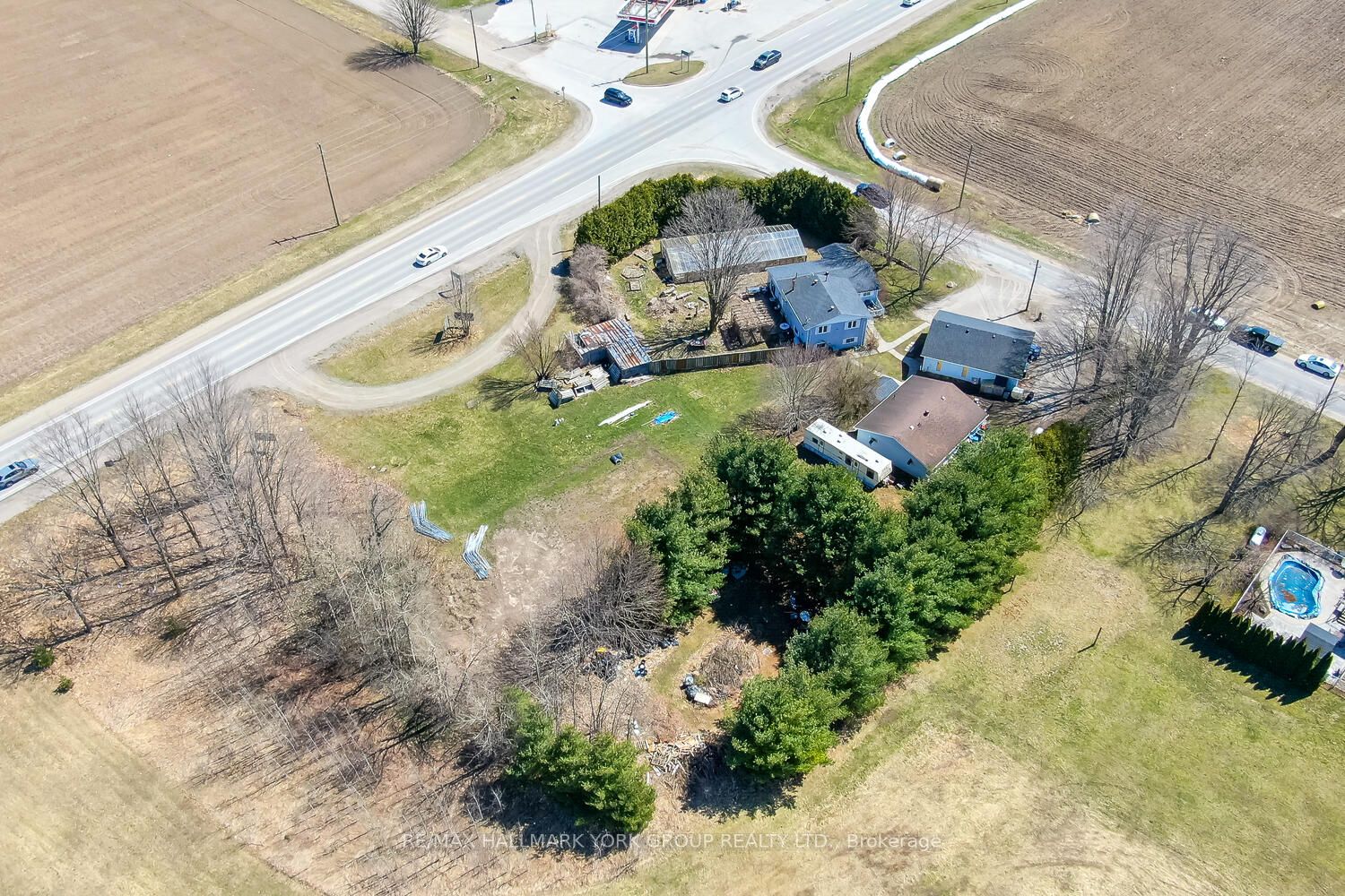 1008 Rainbow Valley Rd W Property Photo 9